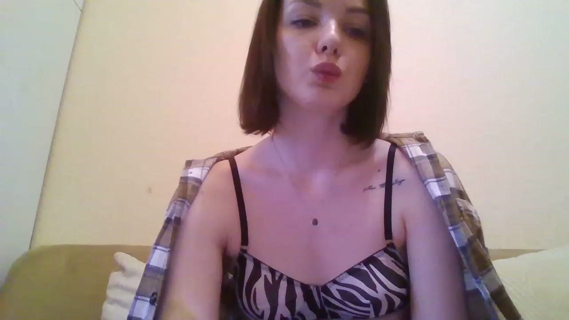 Gallery image thumbnail from RoxieSinner's myfreecams stream on, 02/15/2023, 14:06 image 7 of 20