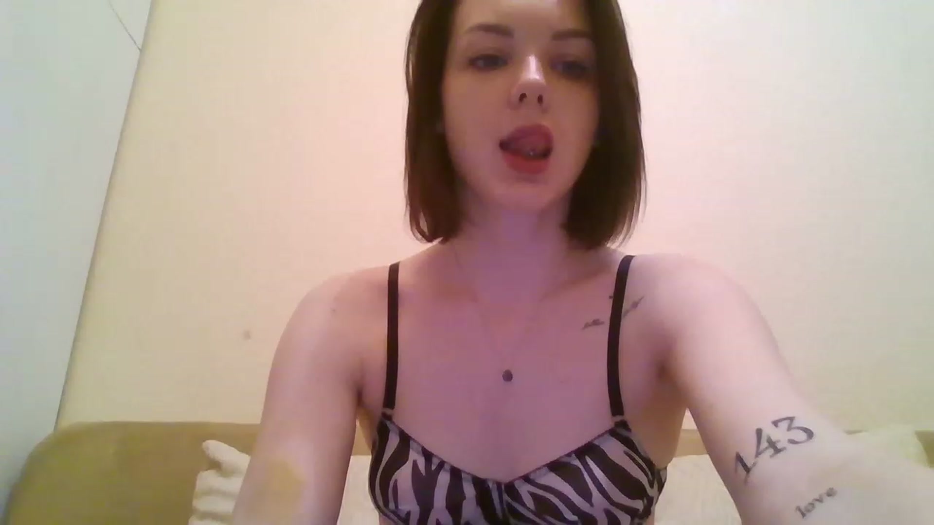 Gallery image thumbnail from RoxieSinner's myfreecams stream on, 02/15/2023, 15:03 image 17 of 20