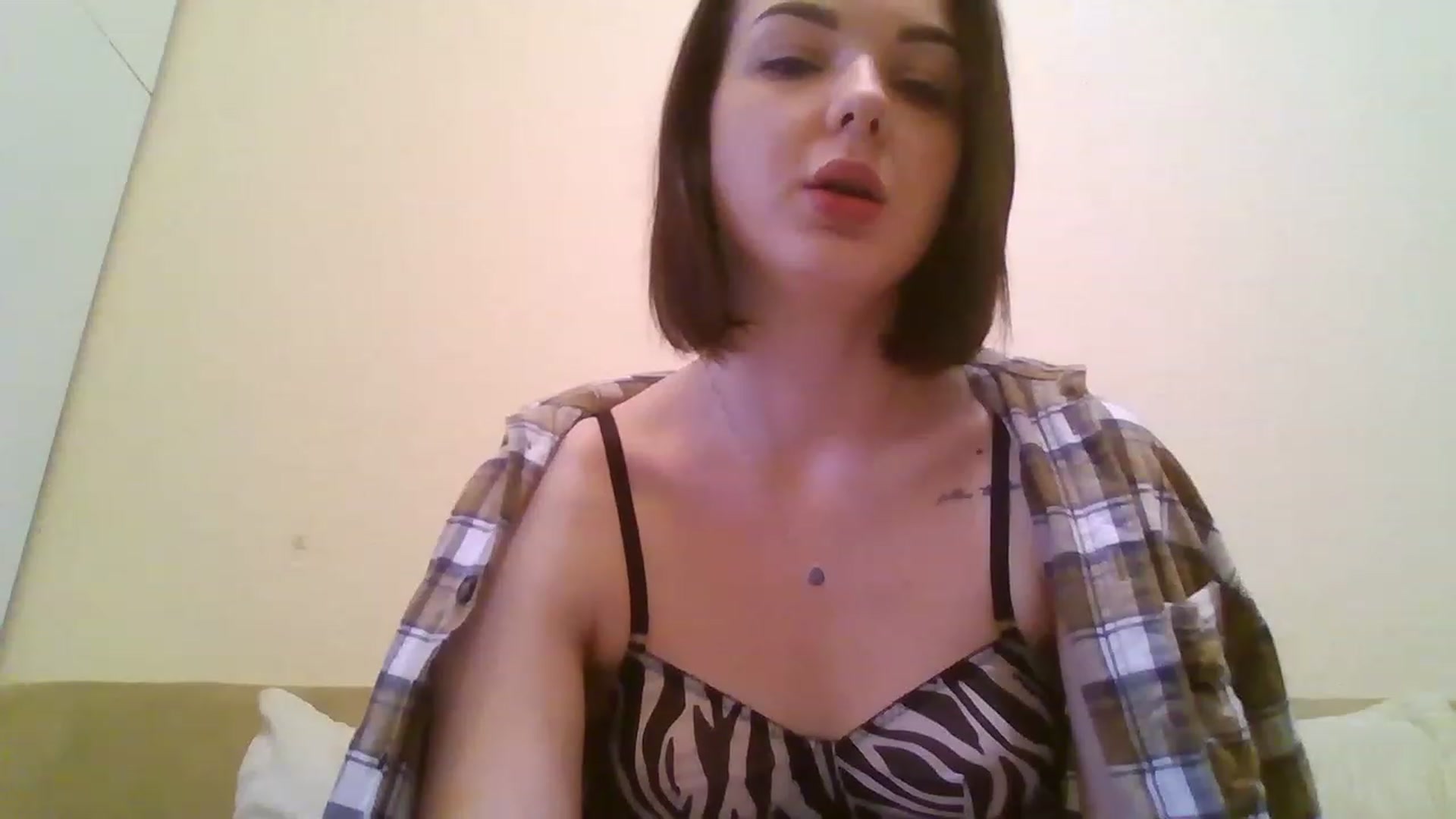 Gallery image thumbnail from RoxieSinner's myfreecams stream on, 02/19/2023, 10:40 image 13 of 20