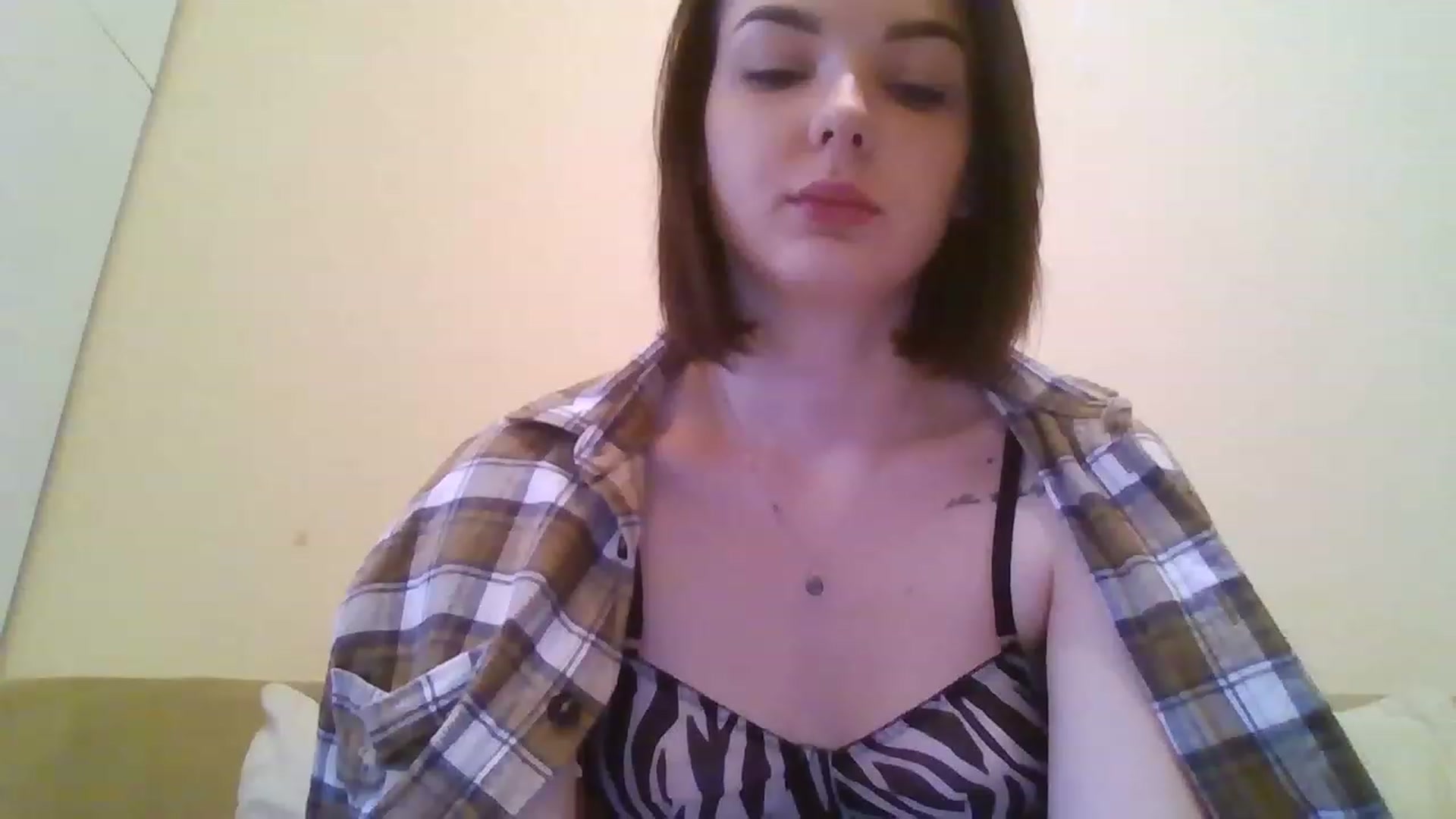 Gallery image thumbnail from RoxieSinner's myfreecams stream on, 02/19/2023, 10:40 image 8 of 20