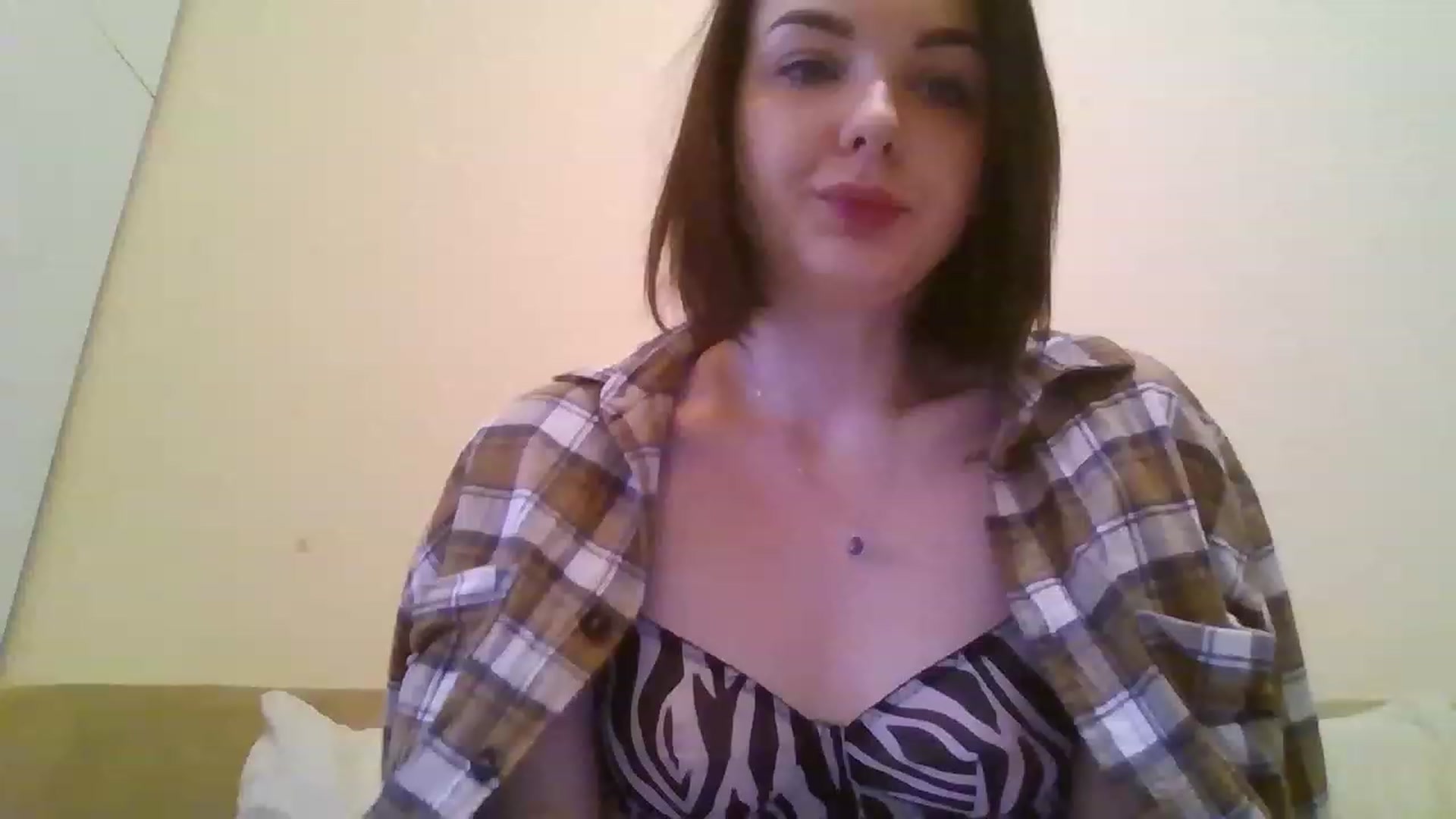 Gallery image thumbnail from RoxieSinner's myfreecams stream on, 02/19/2023, 10:40 image 6 of 20