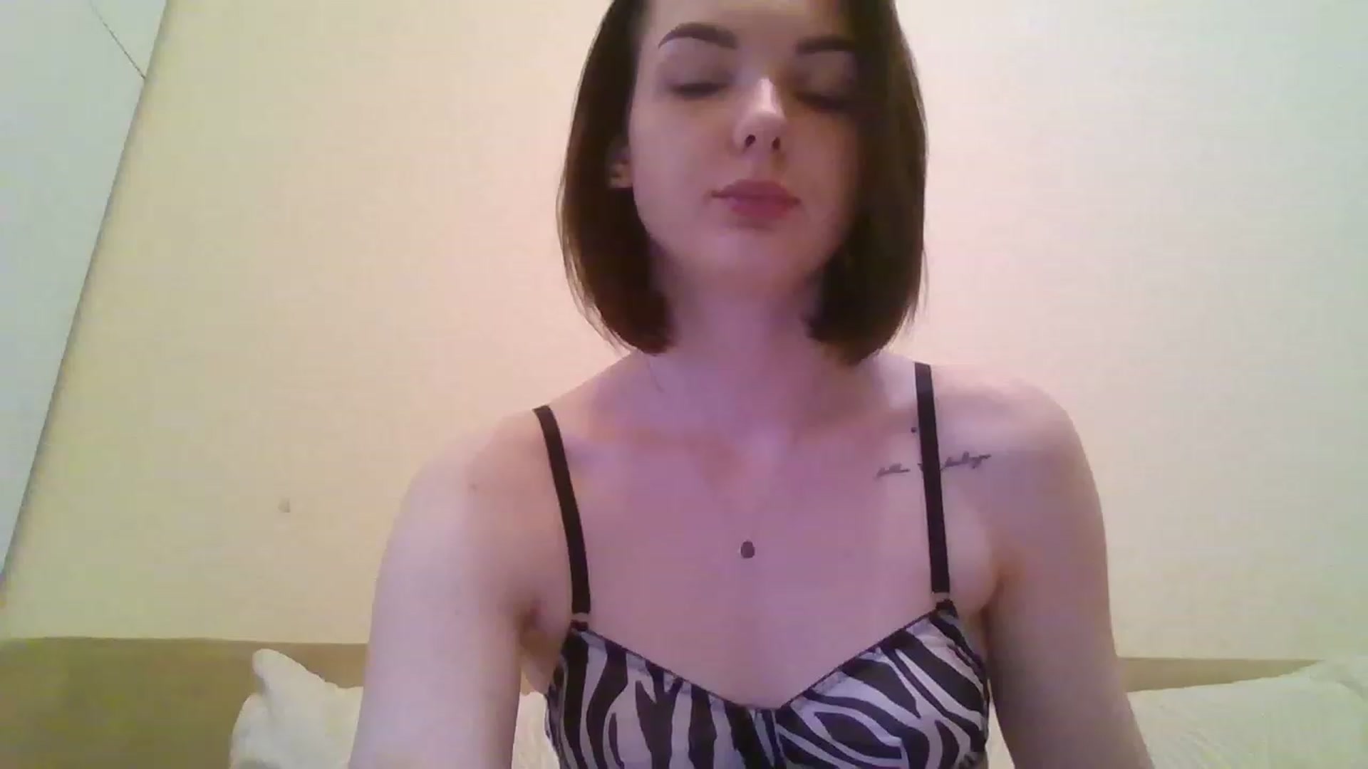 Gallery image thumbnail from RoxieSinner's myfreecams stream on, 02/19/2023, 12:27 image 19 of 20