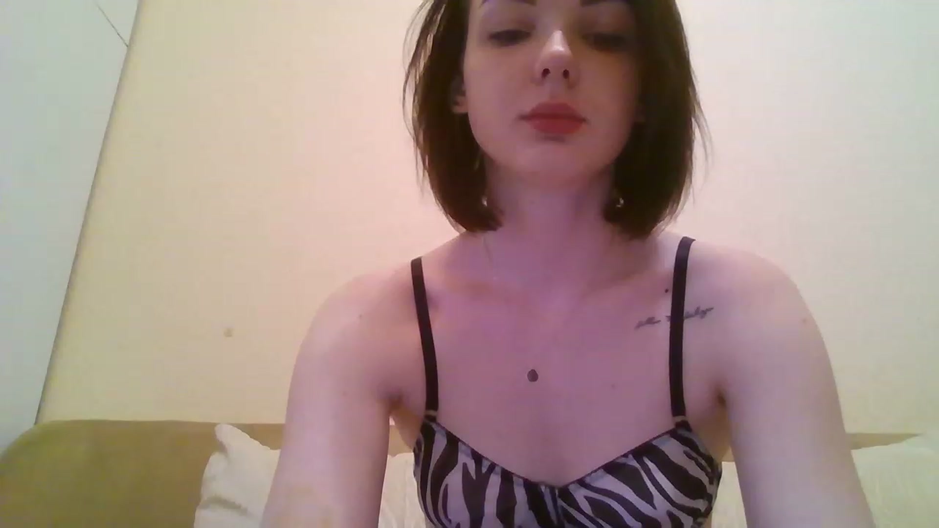 Gallery image thumbnail from RoxieSinner's myfreecams stream on, 02/19/2023, 14:03 image 8 of 20