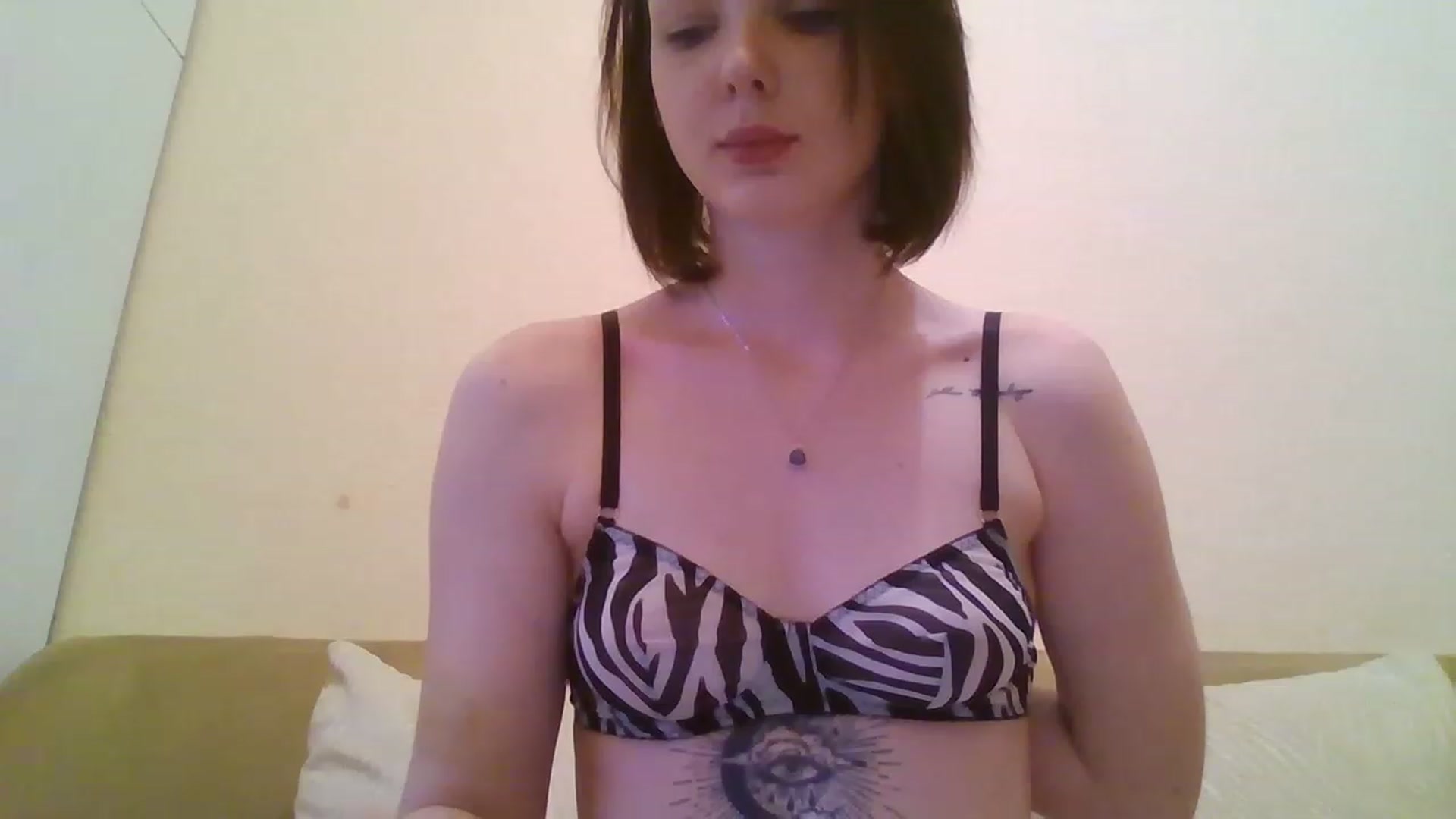 Gallery image thumbnail from RoxieSinner's myfreecams stream on, 02/19/2023, 14:03 image 4 of 20