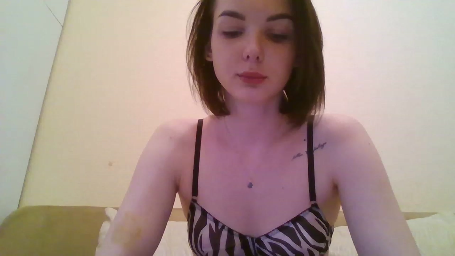 Gallery image thumbnail from RoxieSinner's myfreecams stream on, 02/19/2023, 14:03 image 7 of 20