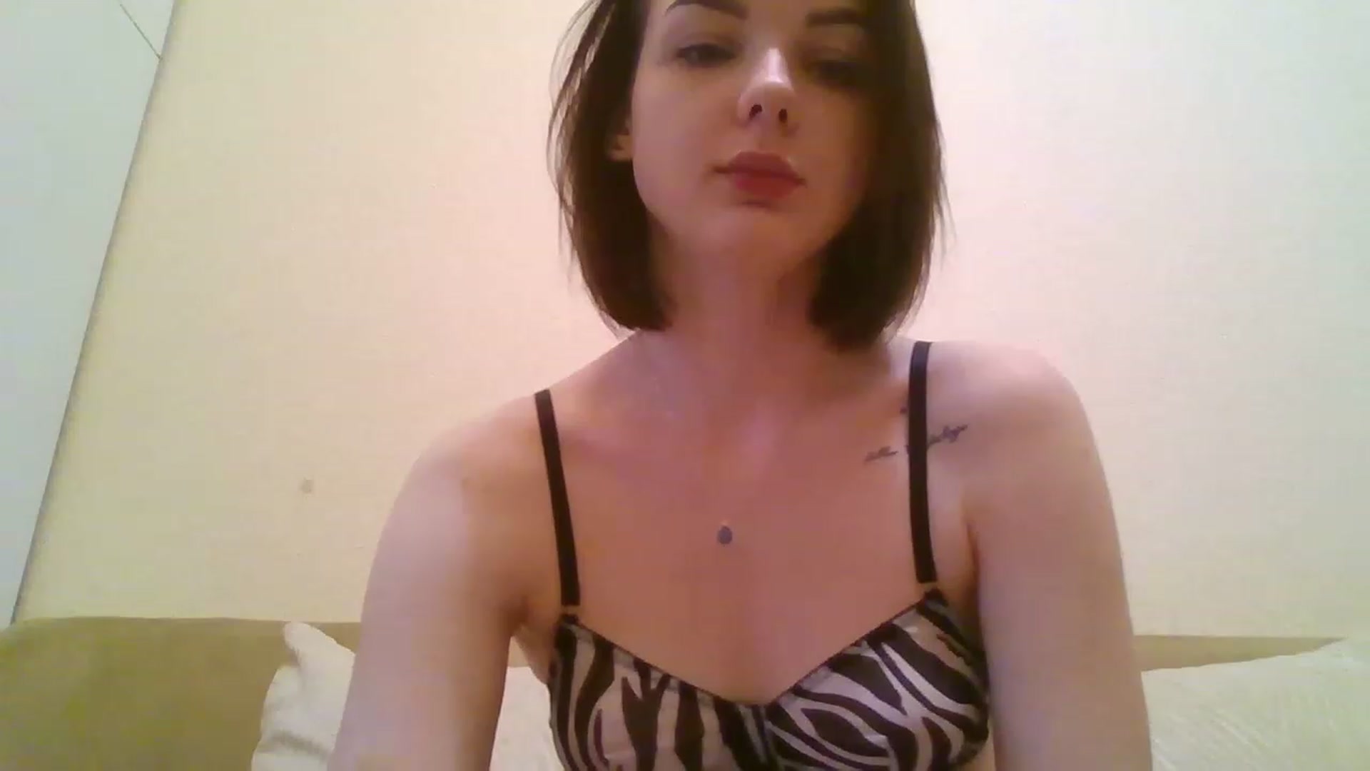 Gallery image thumbnail from RoxieSinner's myfreecams stream on, 02/19/2023, 14:03 image 12 of 20