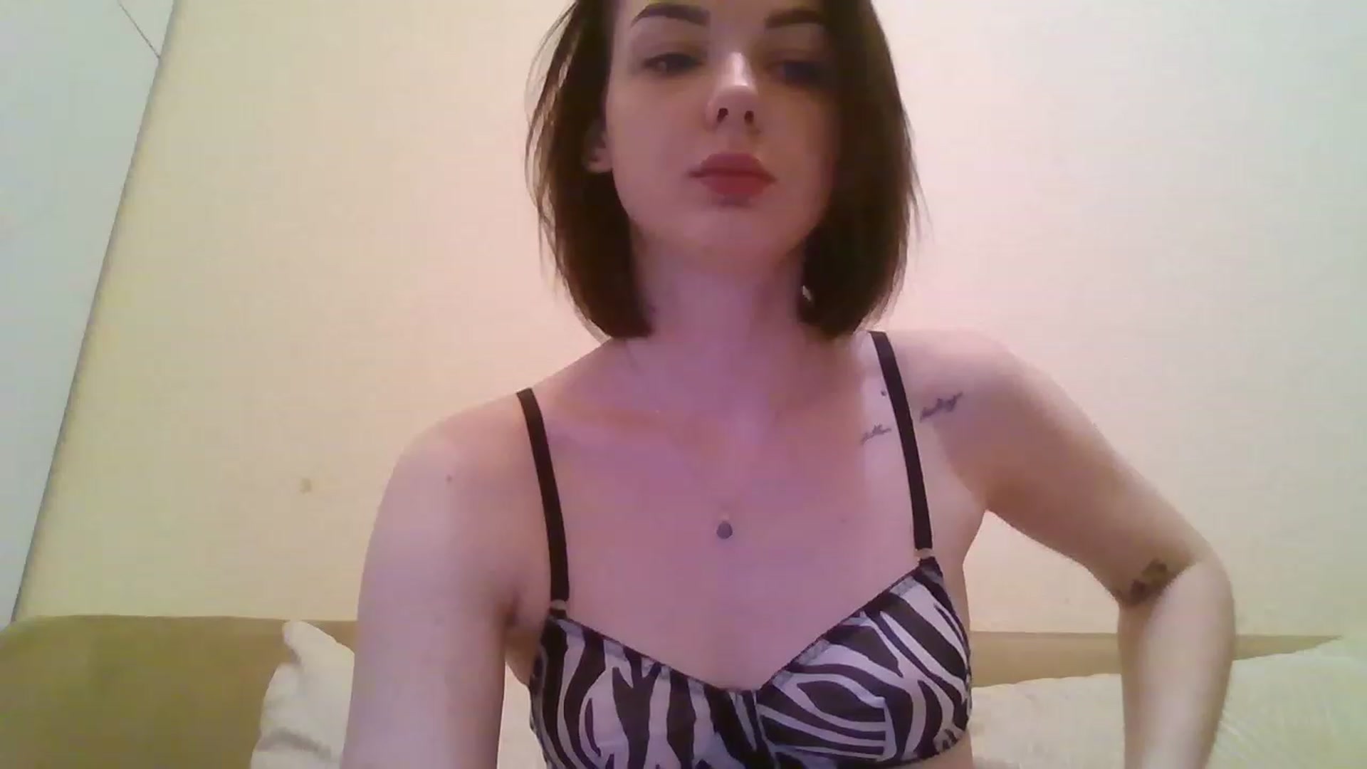 Gallery image thumbnail from RoxieSinner's myfreecams stream on, 02/19/2023, 14:03 image 11 of 20