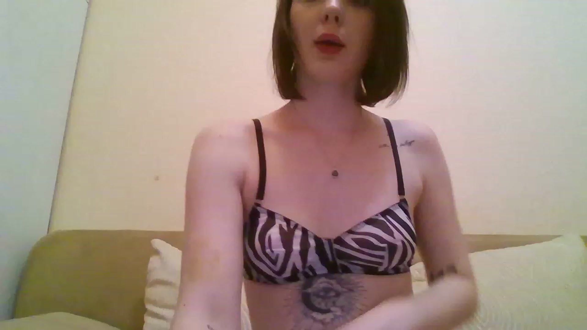 Gallery image thumbnail from RoxieSinner's myfreecams stream on, 02/19/2023, 16:08 image 1 of 20