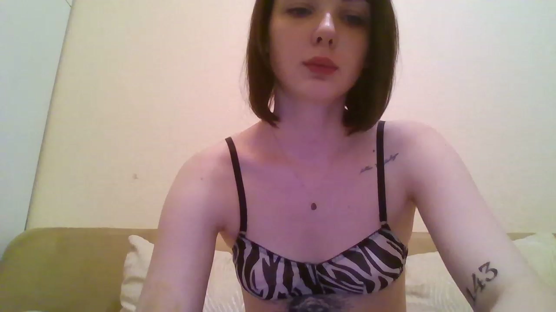 Gallery image thumbnail from RoxieSinner's myfreecams stream on, 02/19/2023, 16:08 image 3 of 20