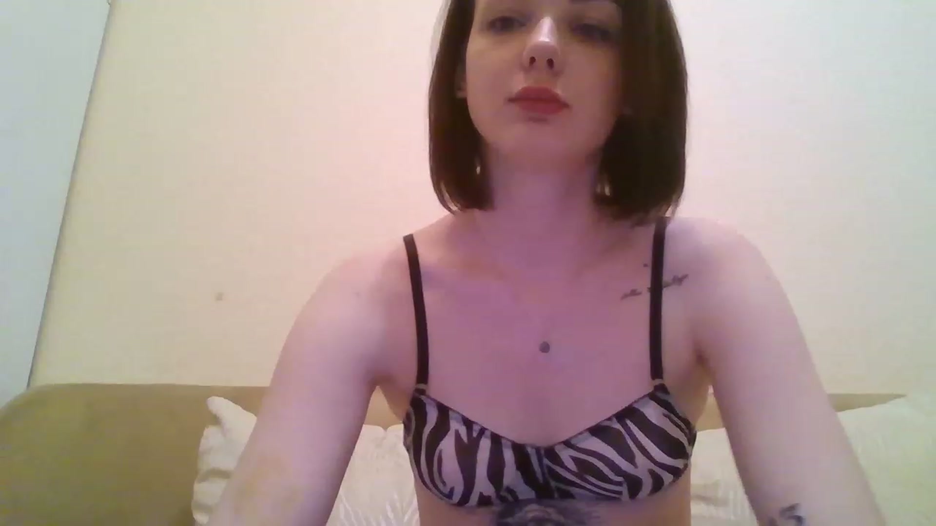 Gallery image thumbnail from RoxieSinner's myfreecams stream on, 02/19/2023, 16:08 image 4 of 20