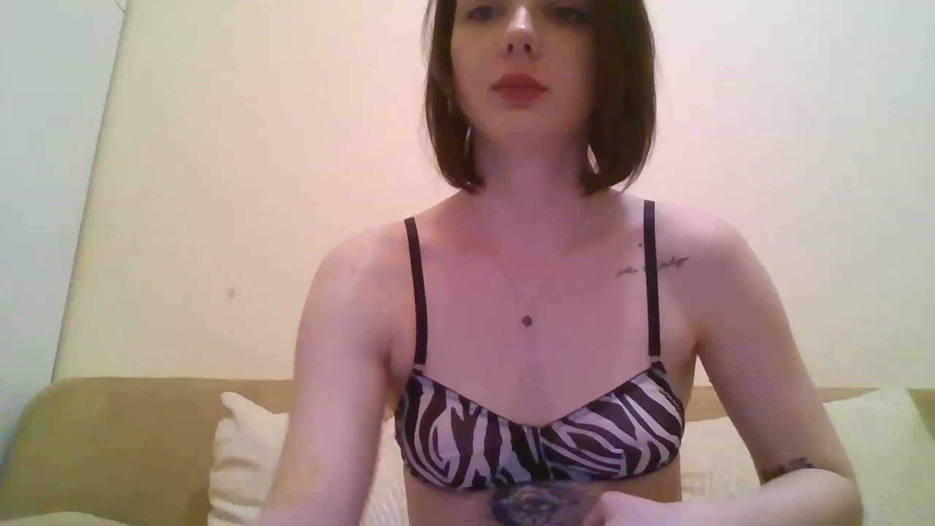 Gallery image thumbnail from RoxieSinner's myfreecams stream on, 02/19/2023, 16:08 image 2 of 20