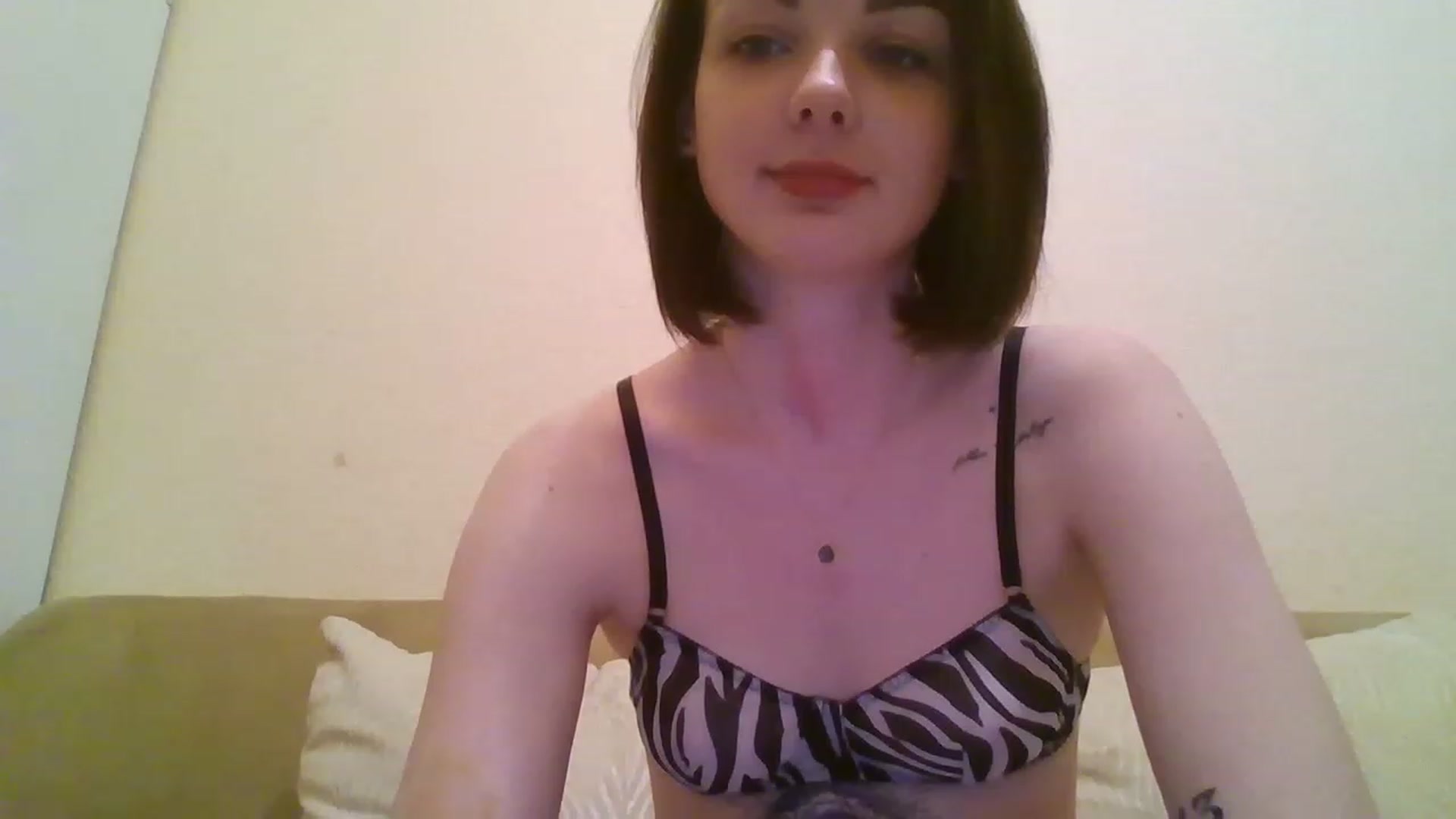 Gallery image thumbnail from RoxieSinner's myfreecams stream on, 02/19/2023, 16:08 image 8 of 20