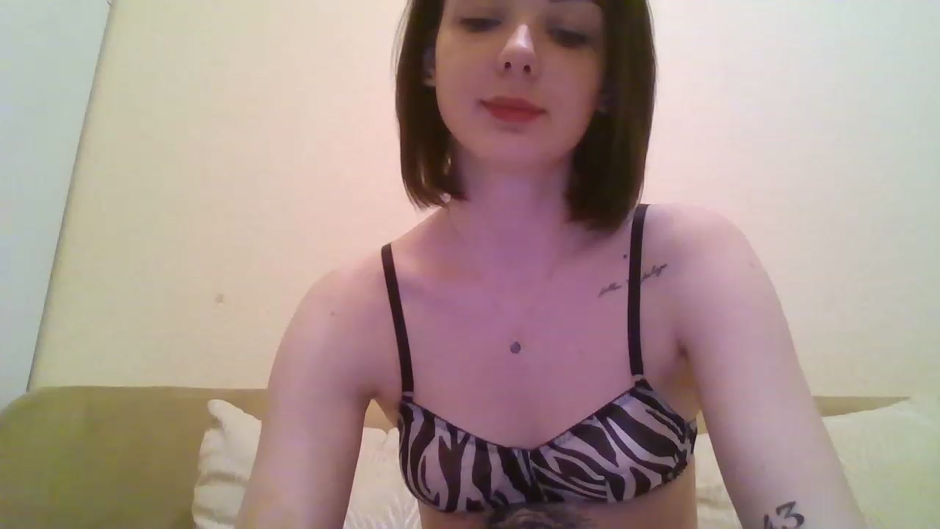 Gallery image thumbnail from RoxieSinner's myfreecams stream on, 02/19/2023, 16:08 image 5 of 20