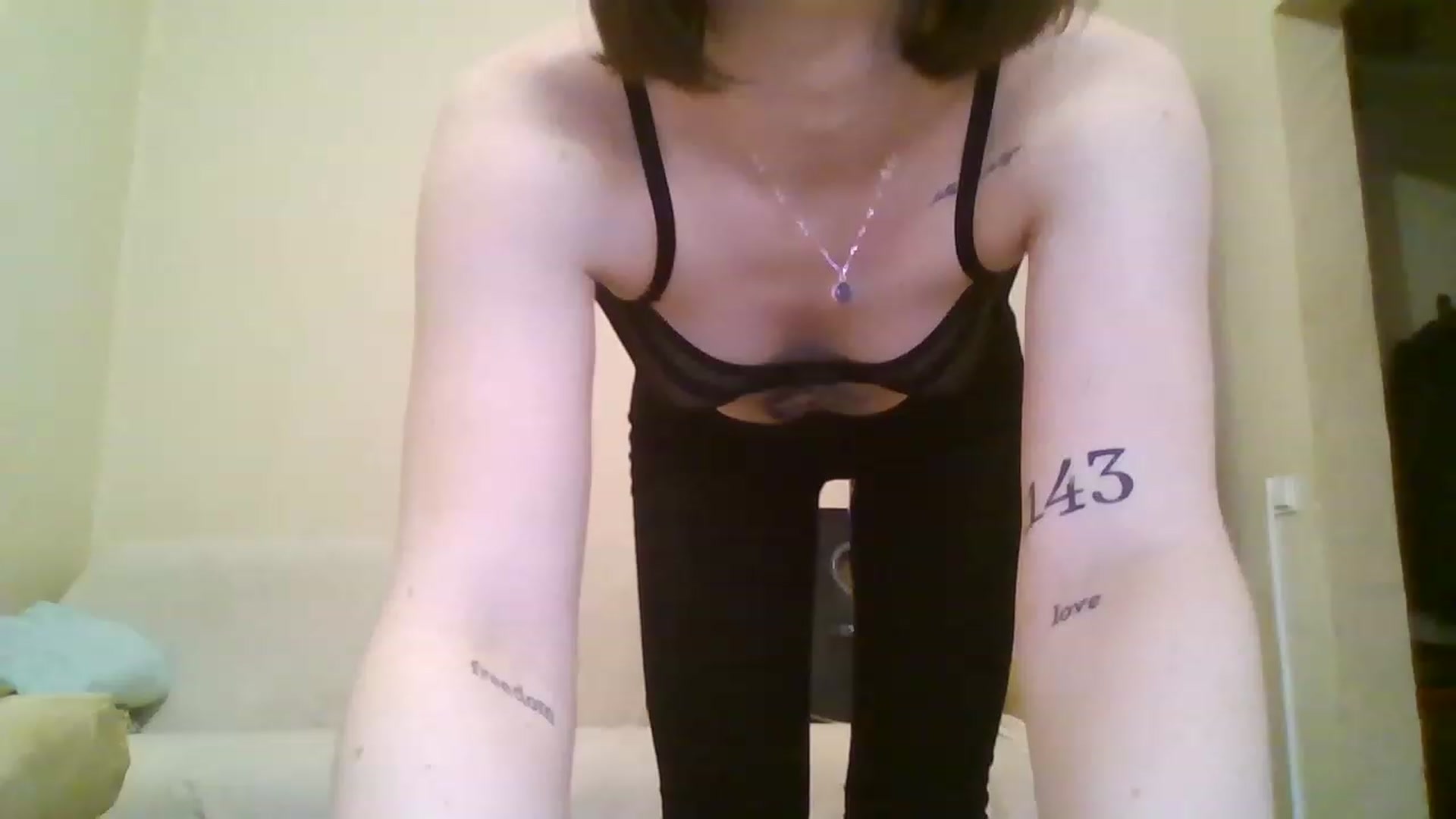 Gallery image thumbnail from RoxieSinner's myfreecams stream on, 02/24/2023, 11:25 image 9 of 20