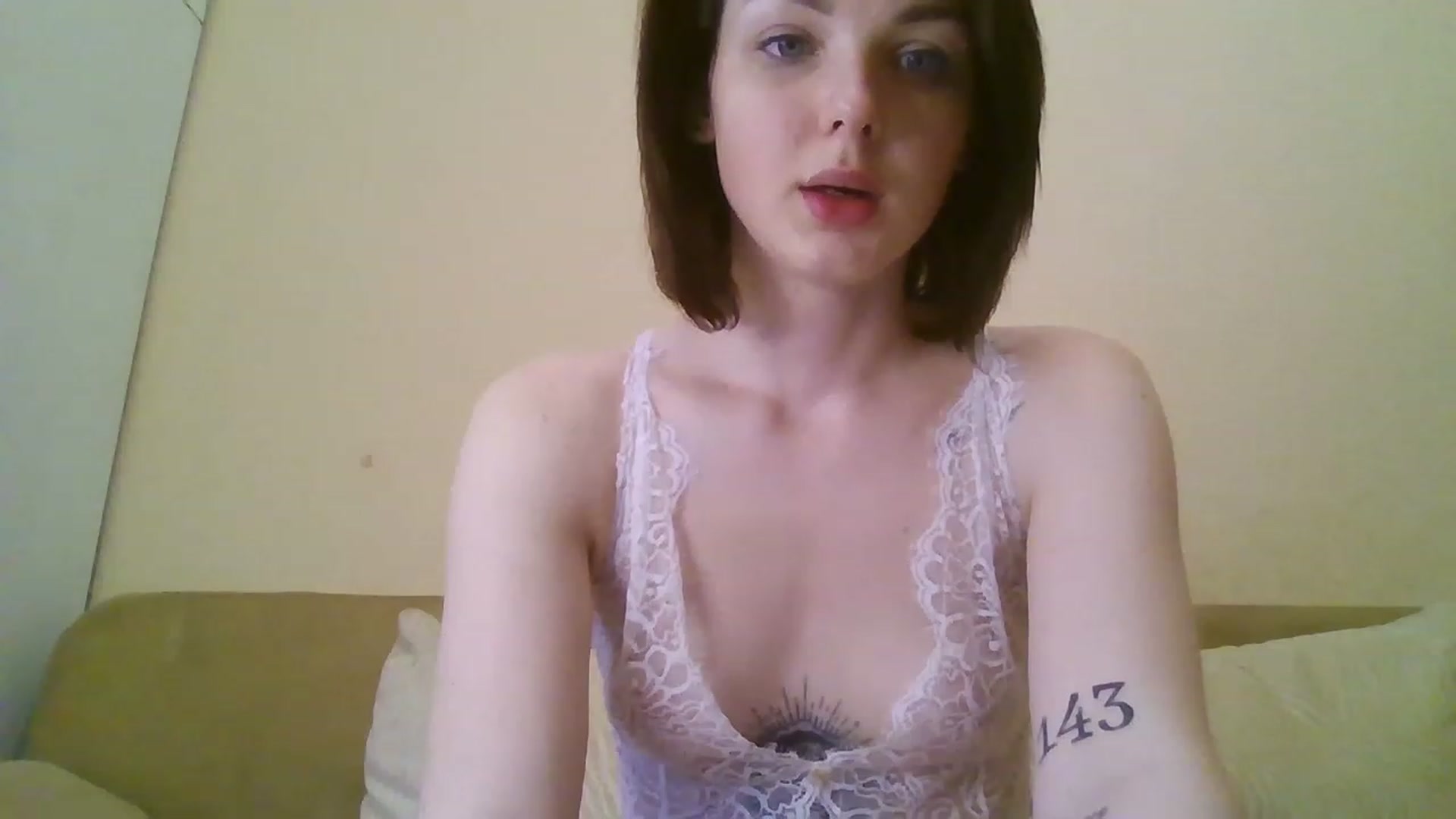 Gallery image thumbnail from RoxieSinner's myfreecams stream on, 03/19/2023, 15:12 image 11 of 20