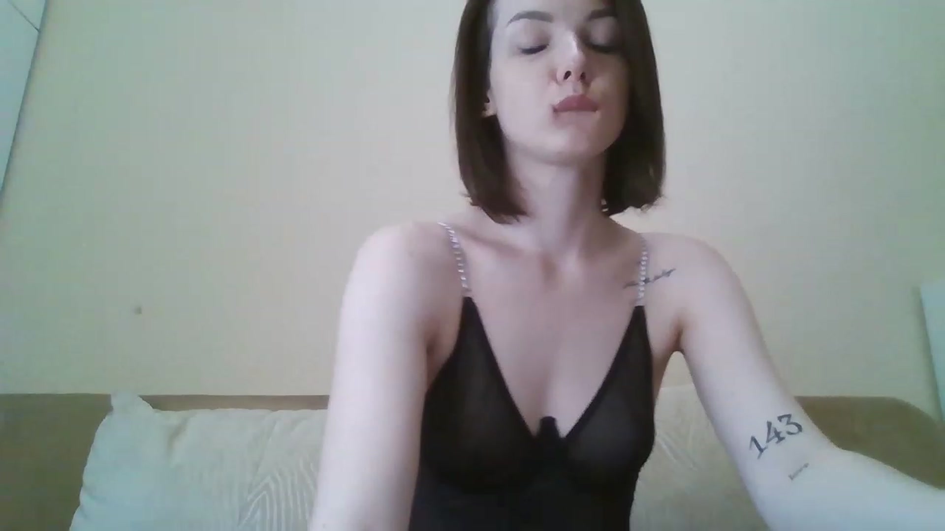 Gallery image thumbnail from RoxieSinner's myfreecams stream on, 03/21/2023, 11:40 image 6 of 20