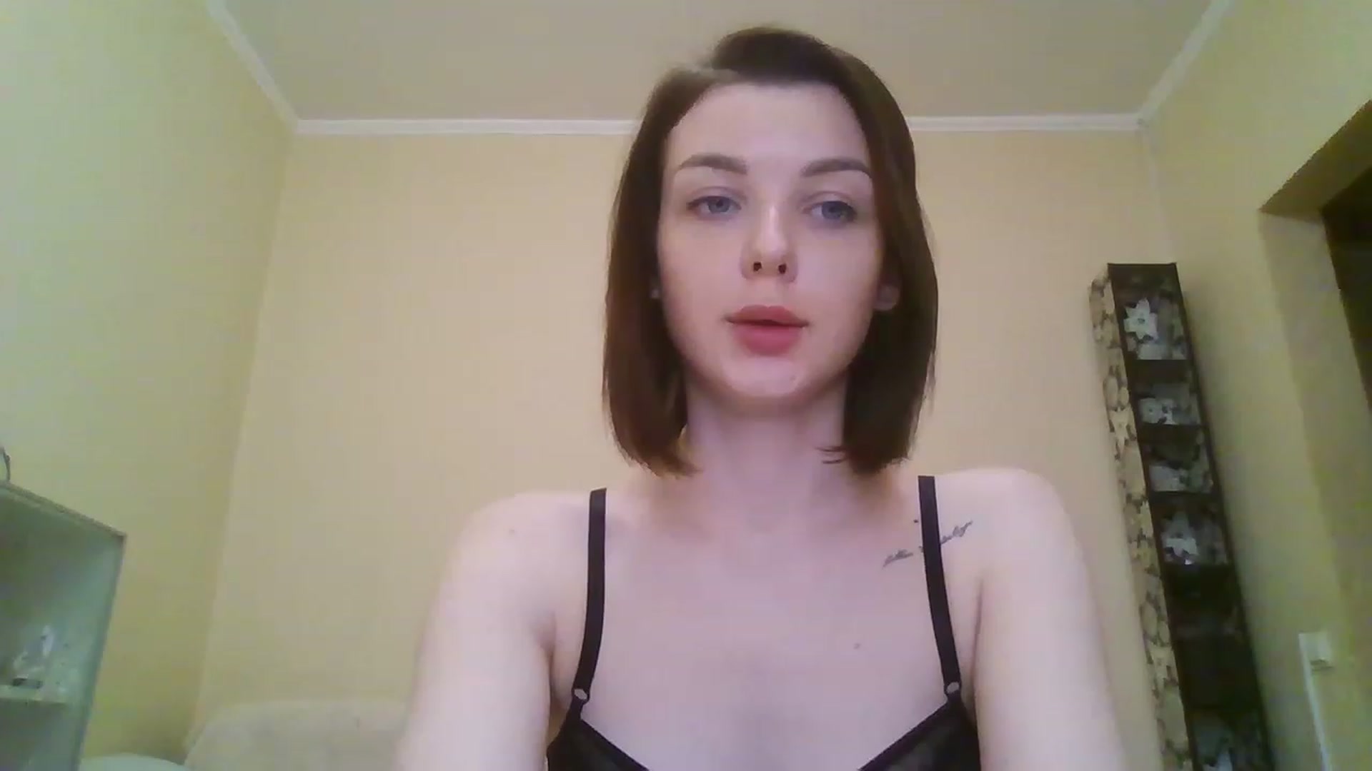 Gallery image thumbnail from RoxieSinner's myfreecams stream on, 03/26/2023, 11:37 image 6 of 20