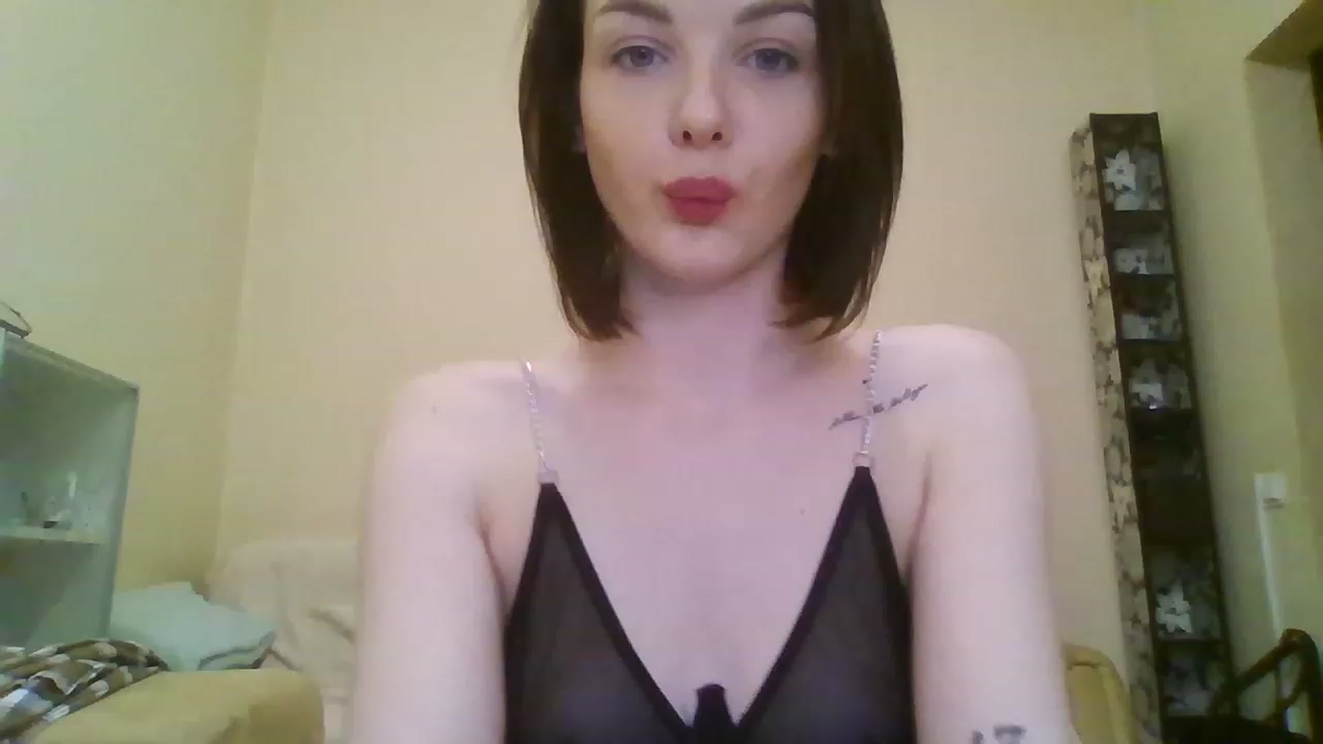 Gallery image thumbnail from RoxieSinner's myfreecams stream on, 03/29/2023, 11:58 image 1 of 20