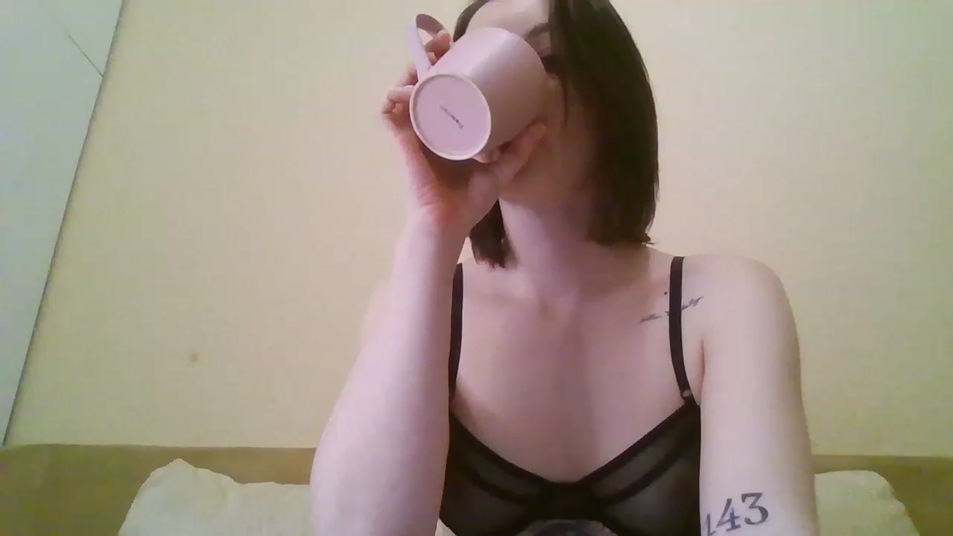 Gallery image thumbnail from RoxieSinner's myfreecams stream on, 04/04/2023, 12:03 image 12 of 20
