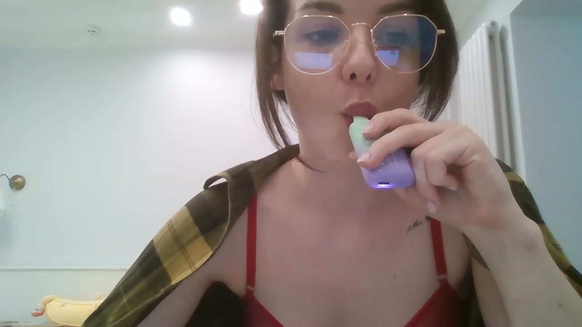 Gallery image thumbnail from RoxieSinner's myfreecams stream on, 04/15/2023, 13:05 image 19 of 20