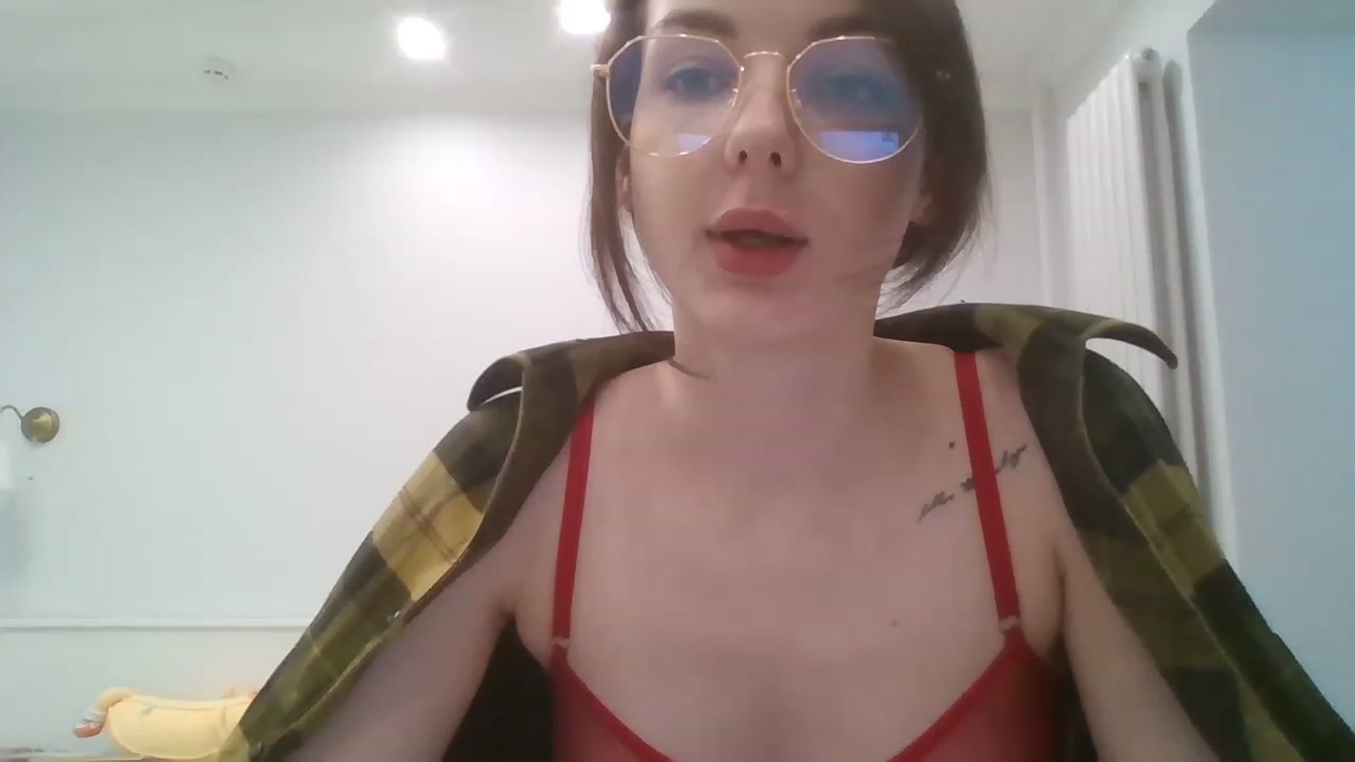 Gallery image thumbnail from RoxieSinner's myfreecams stream on, 04/15/2023, 13:05 image 18 of 20