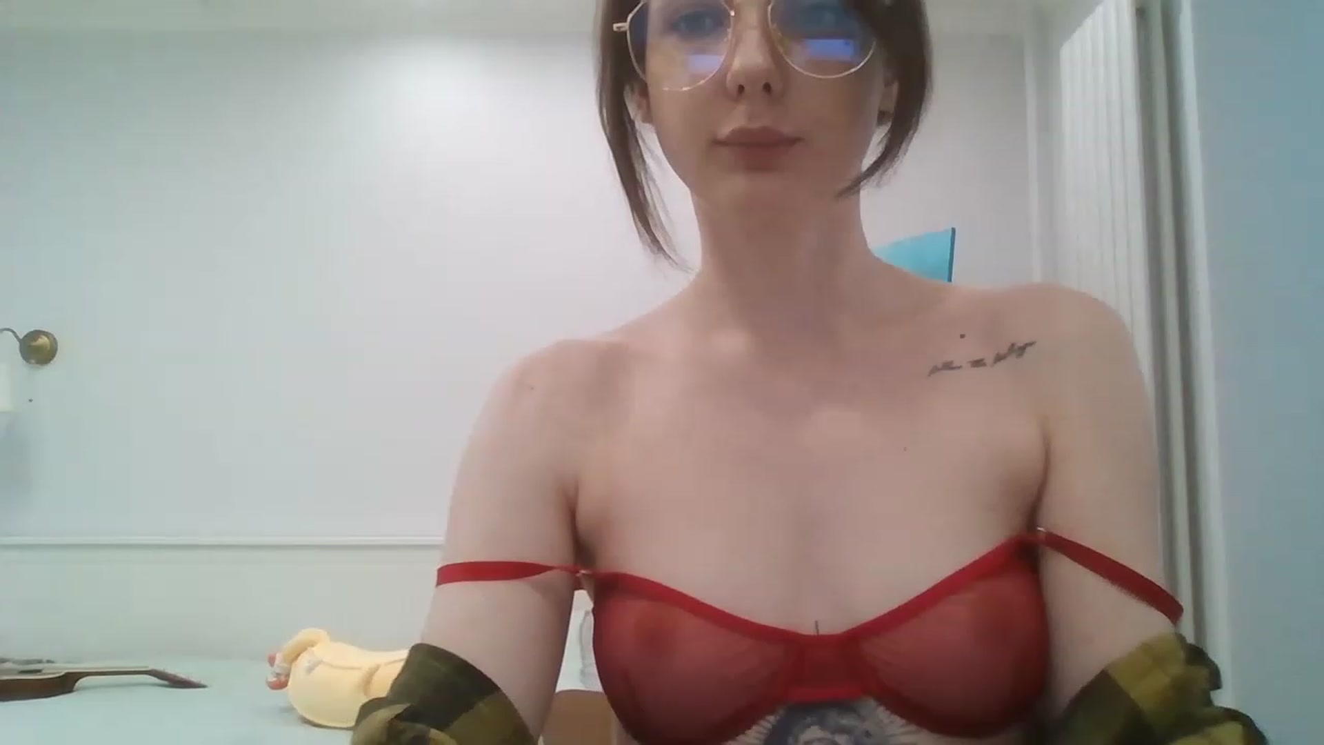 Gallery image thumbnail from RoxieSinner's myfreecams stream on, 04/15/2023, 13:05 image 3 of 20