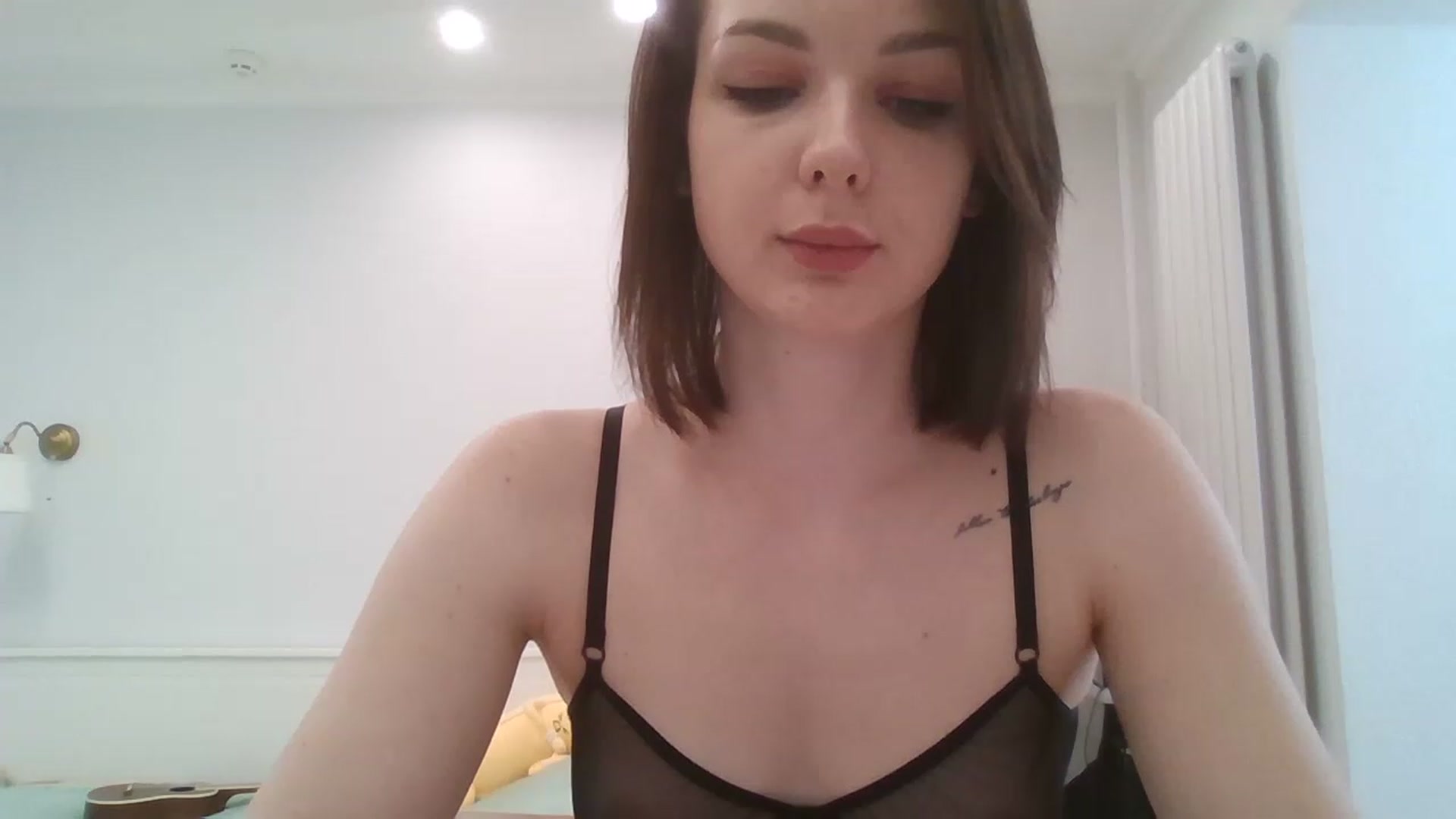 Gallery image thumbnail from RoxieSinner's myfreecams stream on, 04/18/2023, 10:47 image 7 of 20