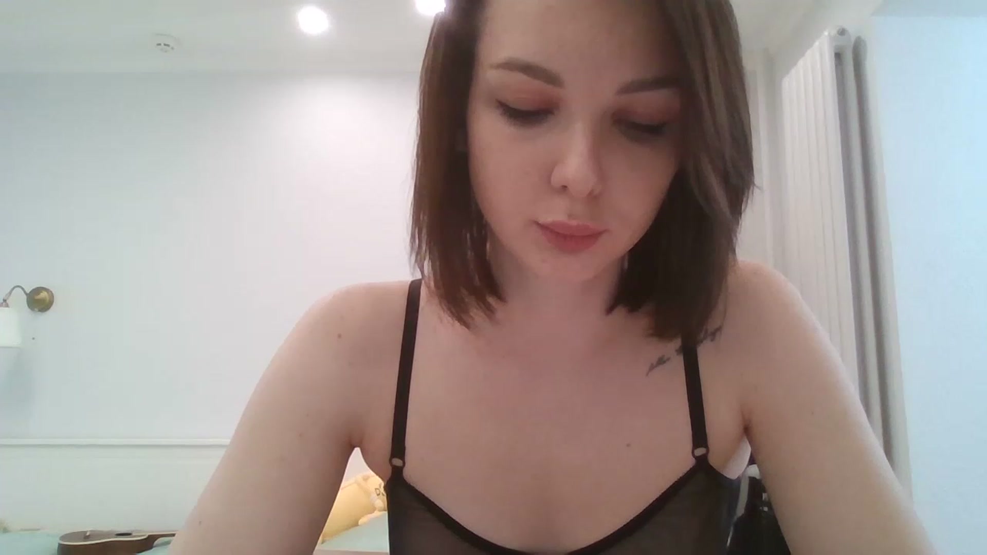 Gallery image thumbnail from RoxieSinner's myfreecams stream on, 04/18/2023, 10:47 image 8 of 20