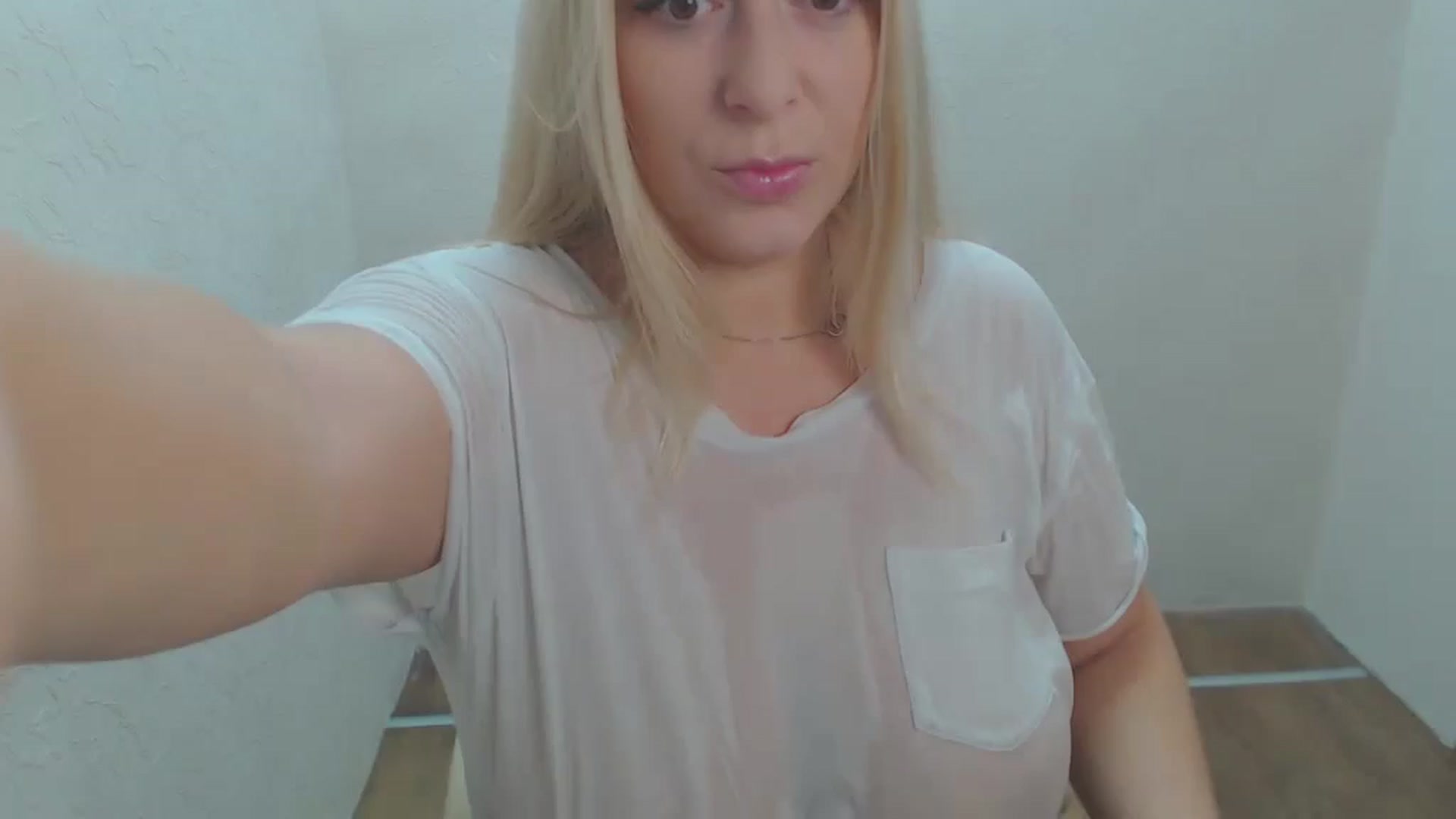 Gallery image thumbnail from RoxieVachs's myfreecams stream on, 07/28/2024, 09:43 image 1 of 20