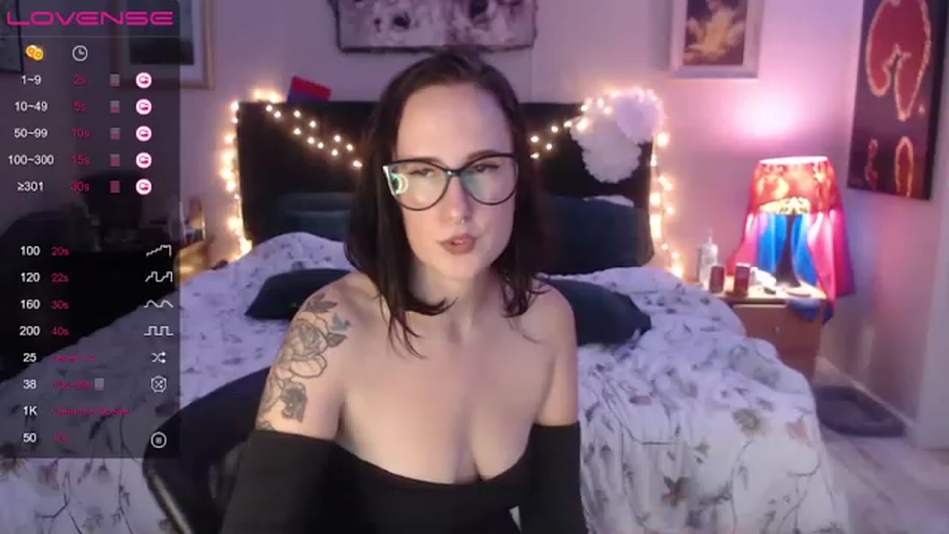 Gallery image thumbnail from Roxxxisin's myfreecams stream on, 11/23/2022, 09:17 image 4 of 20