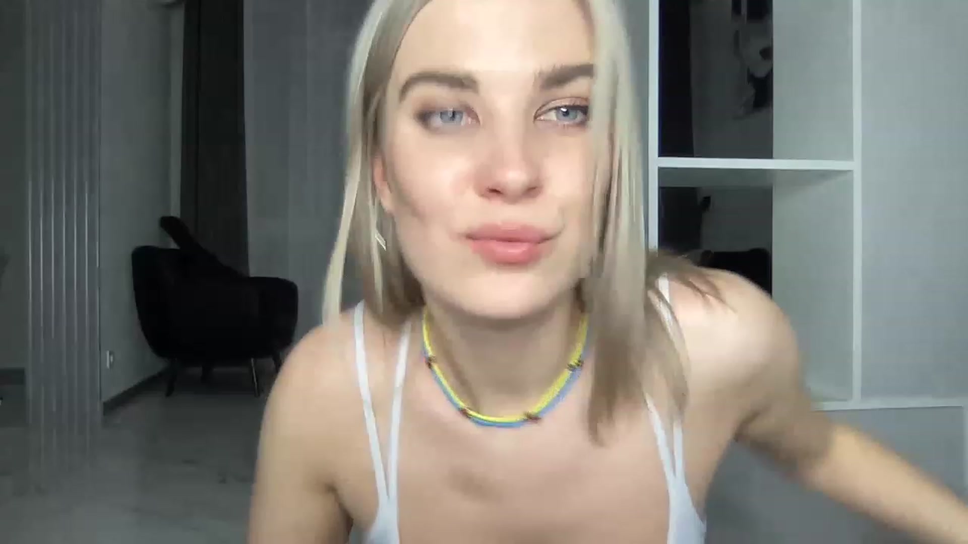 Gallery image thumbnail from RoxyFox69's myfreecams stream on, 03/24/2023, 19:16 image 13 of 20