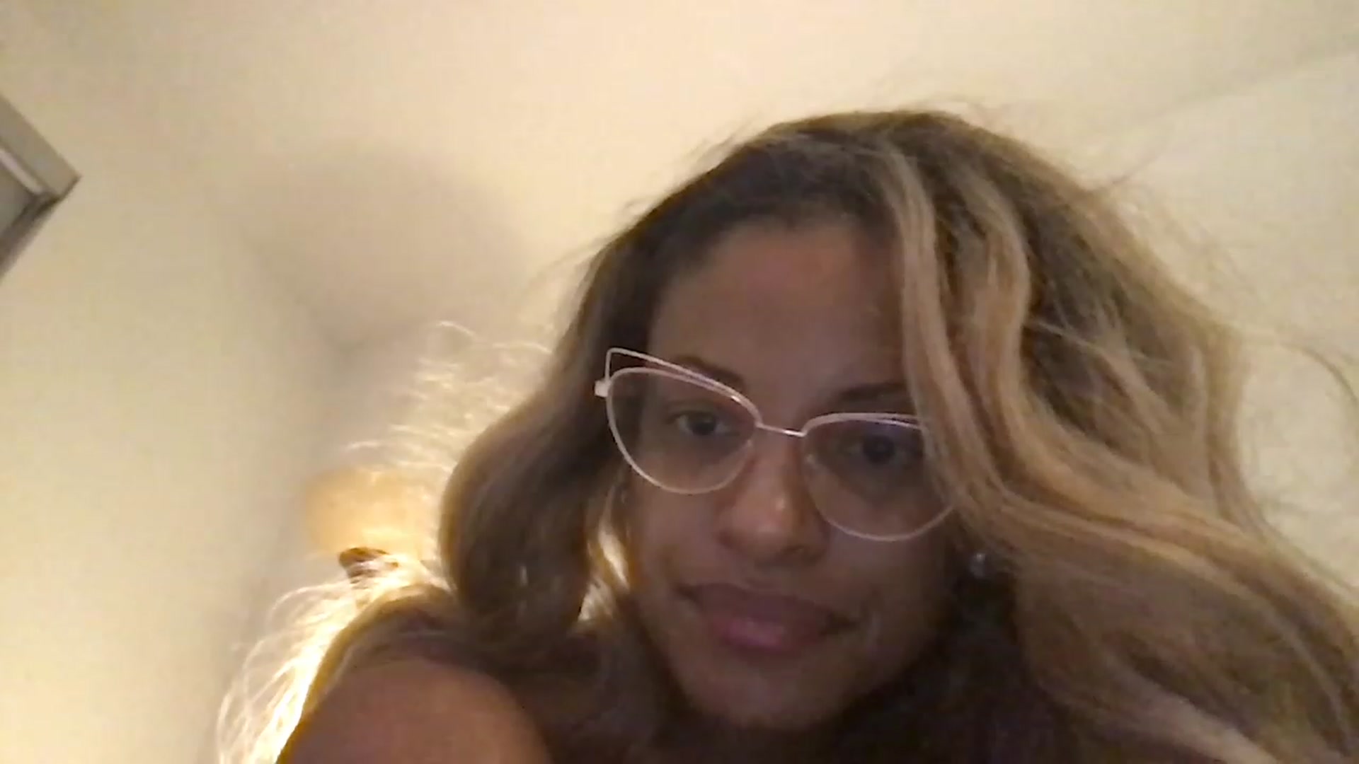 Gallery image thumbnail from RoxyVelvet123's myfreecams stream on, 11/24/2022, 04:58 image 18 of 20