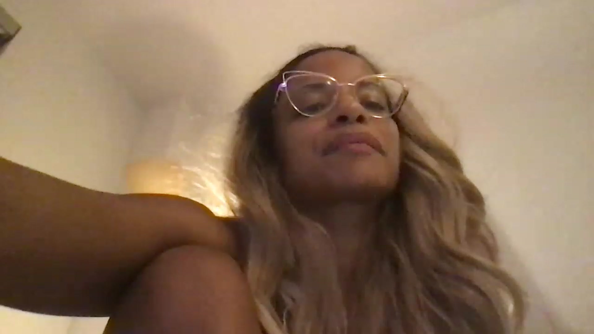 Gallery image thumbnail from RoxyVelvet123's myfreecams stream on, 11/24/2022, 04:58 image 17 of 20
