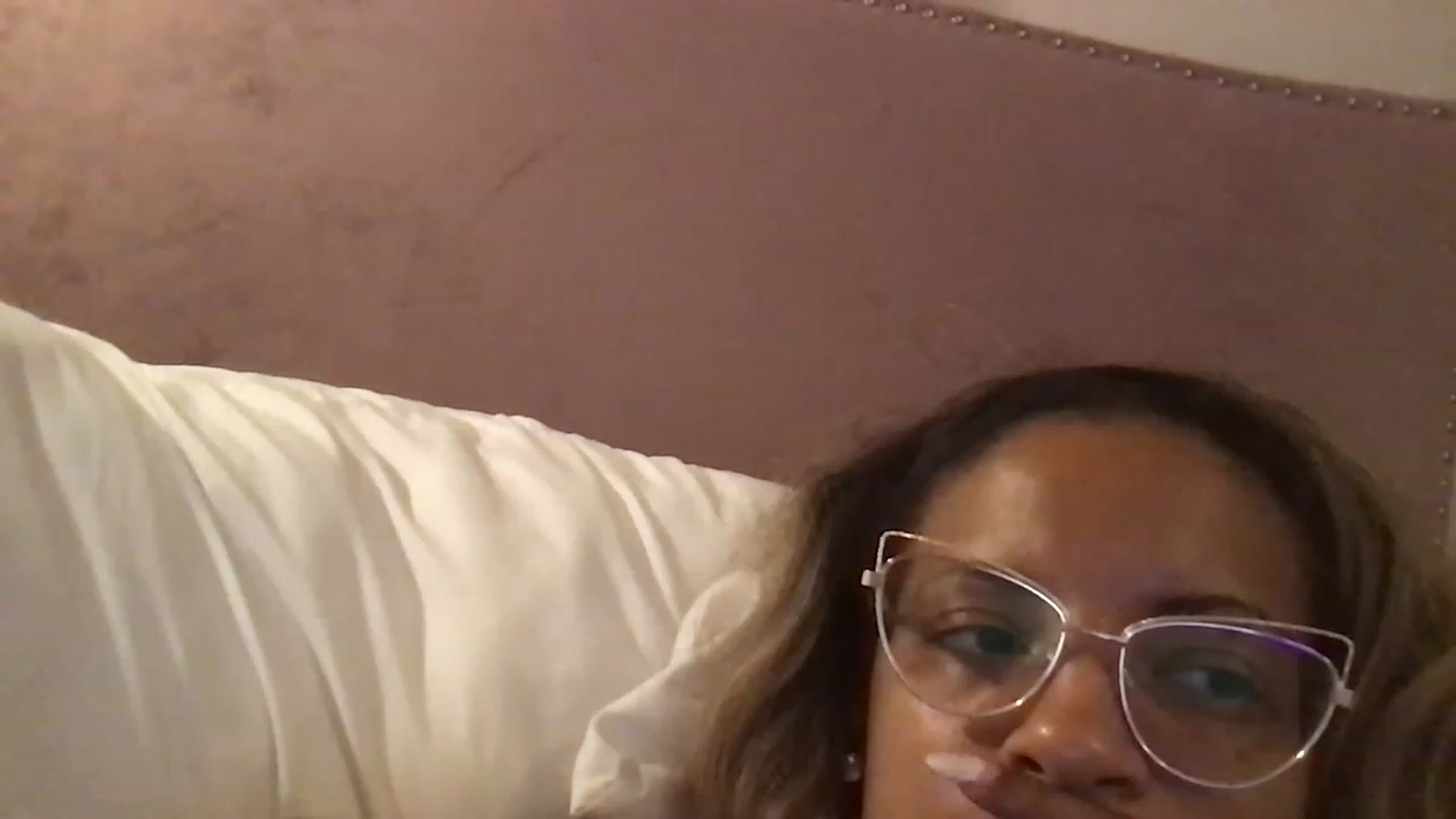 Gallery image thumbnail from RoxyVelvet123's myfreecams stream on, 11/24/2022, 06:10 image 18 of 20