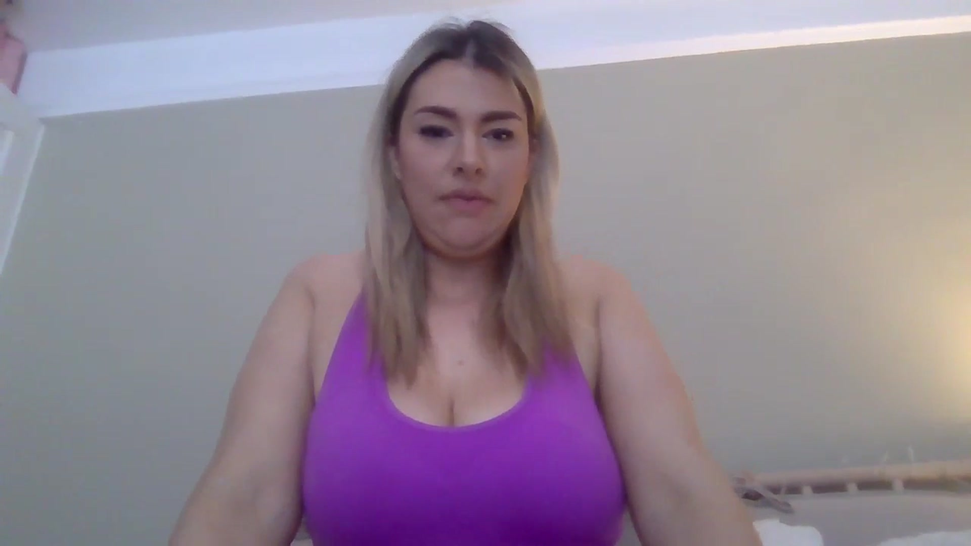 Gallery image thumbnail from Roxy_Reveals's myfreecams stream on, 03/26/2025, 12:53 image 5 of 20