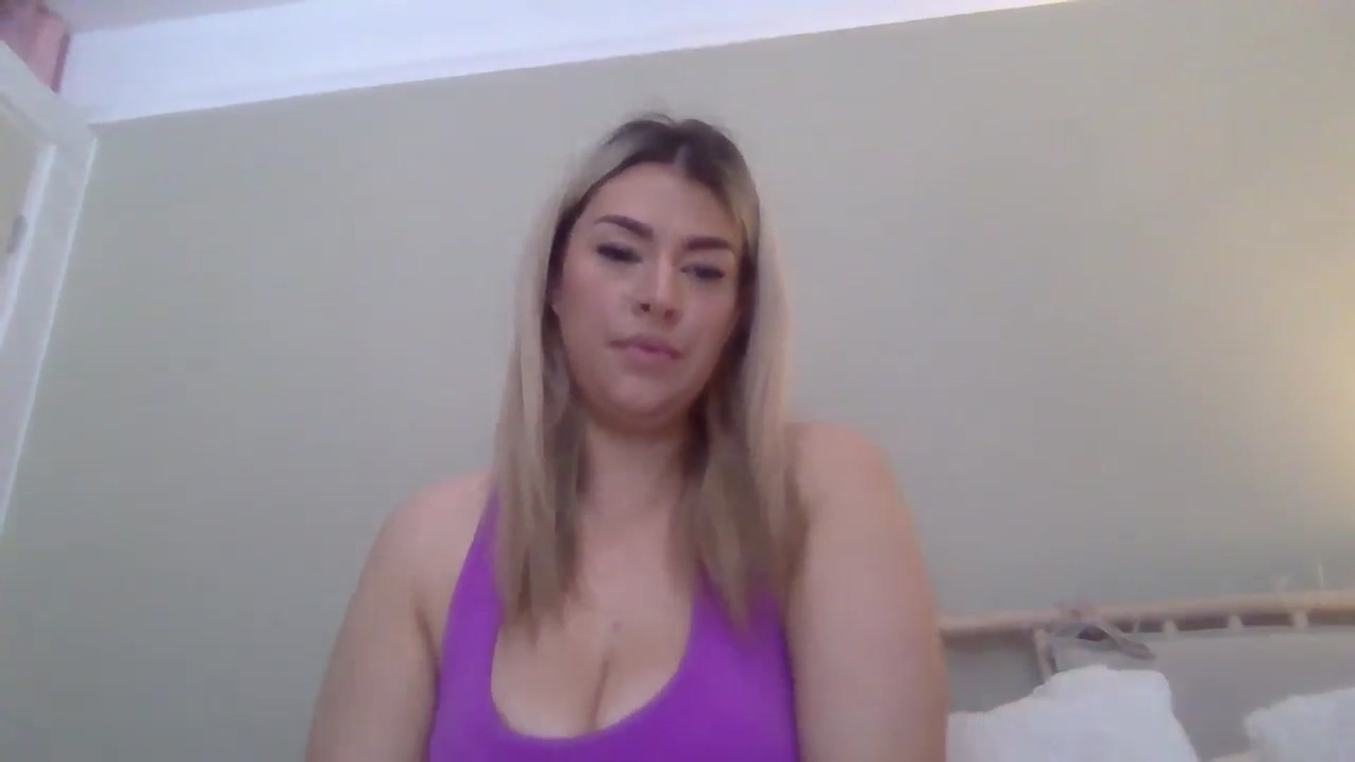 Gallery image thumbnail from Roxy_Reveals's myfreecams stream on, 03/26/2025, 12:53 image 8 of 20