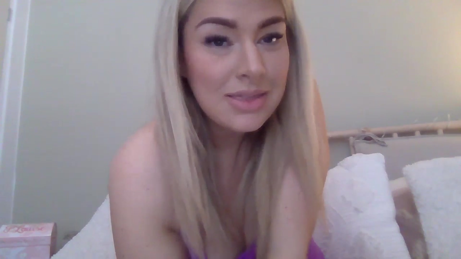 Gallery image thumbnail from Roxy_Reveals's myfreecams stream on, 03/26/2025, 12:53 image 13 of 20