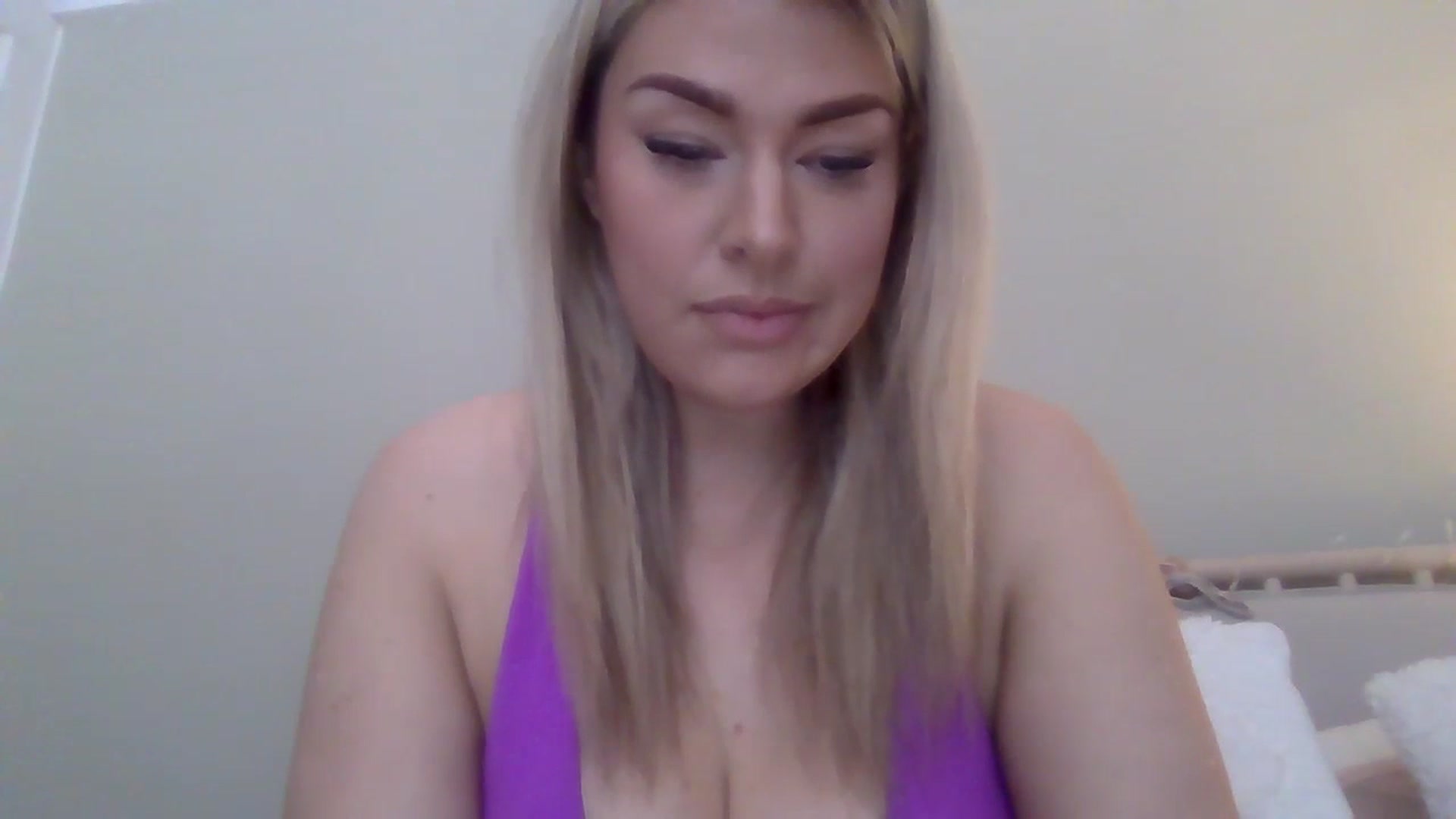 Gallery image thumbnail from Roxy_Reveals's myfreecams stream on, 03/26/2025, 12:53 image 9 of 20
