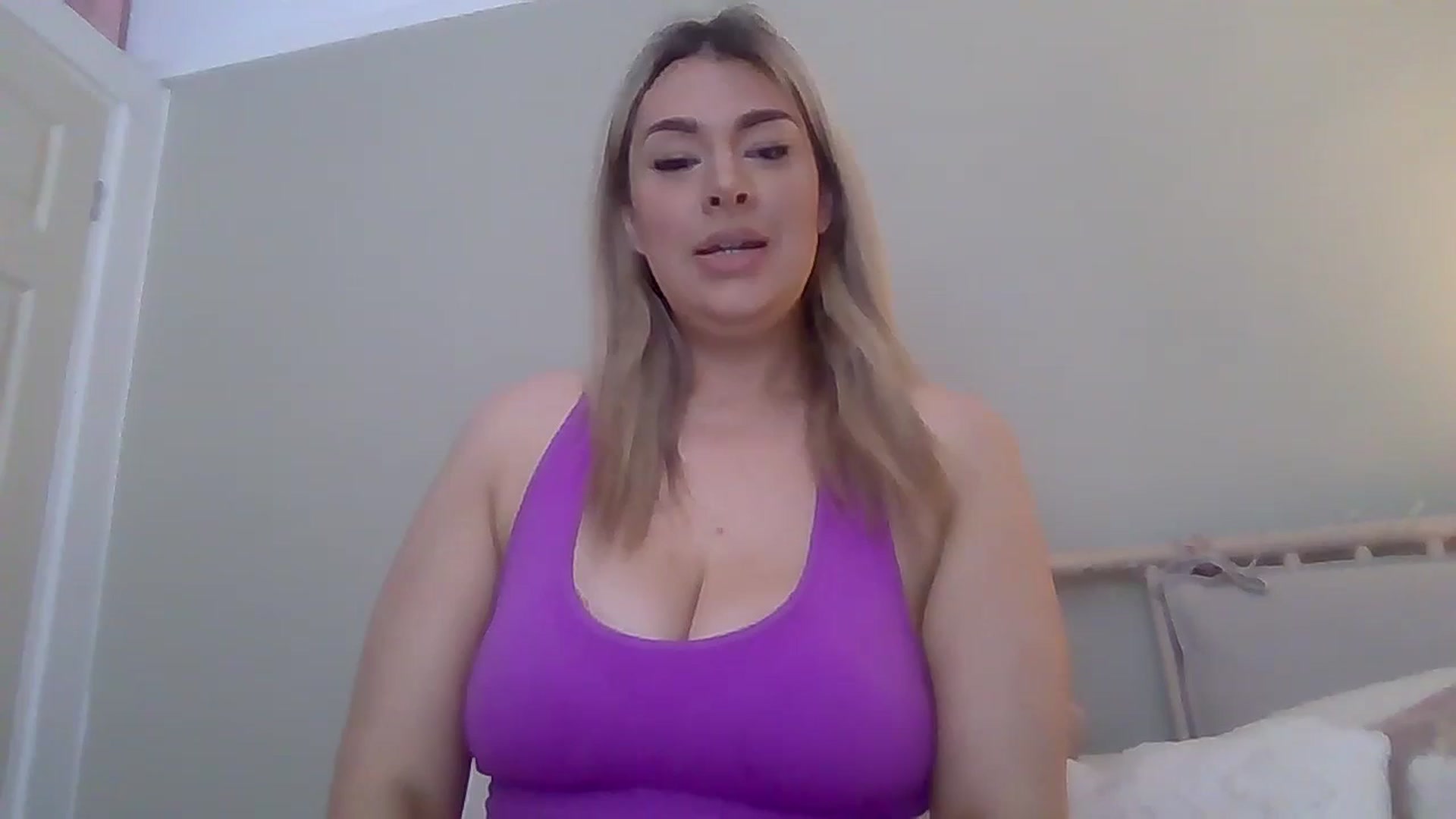 Gallery image thumbnail from Roxy_Reveals's myfreecams stream on, 03/26/2025, 12:53 image 1 of 20