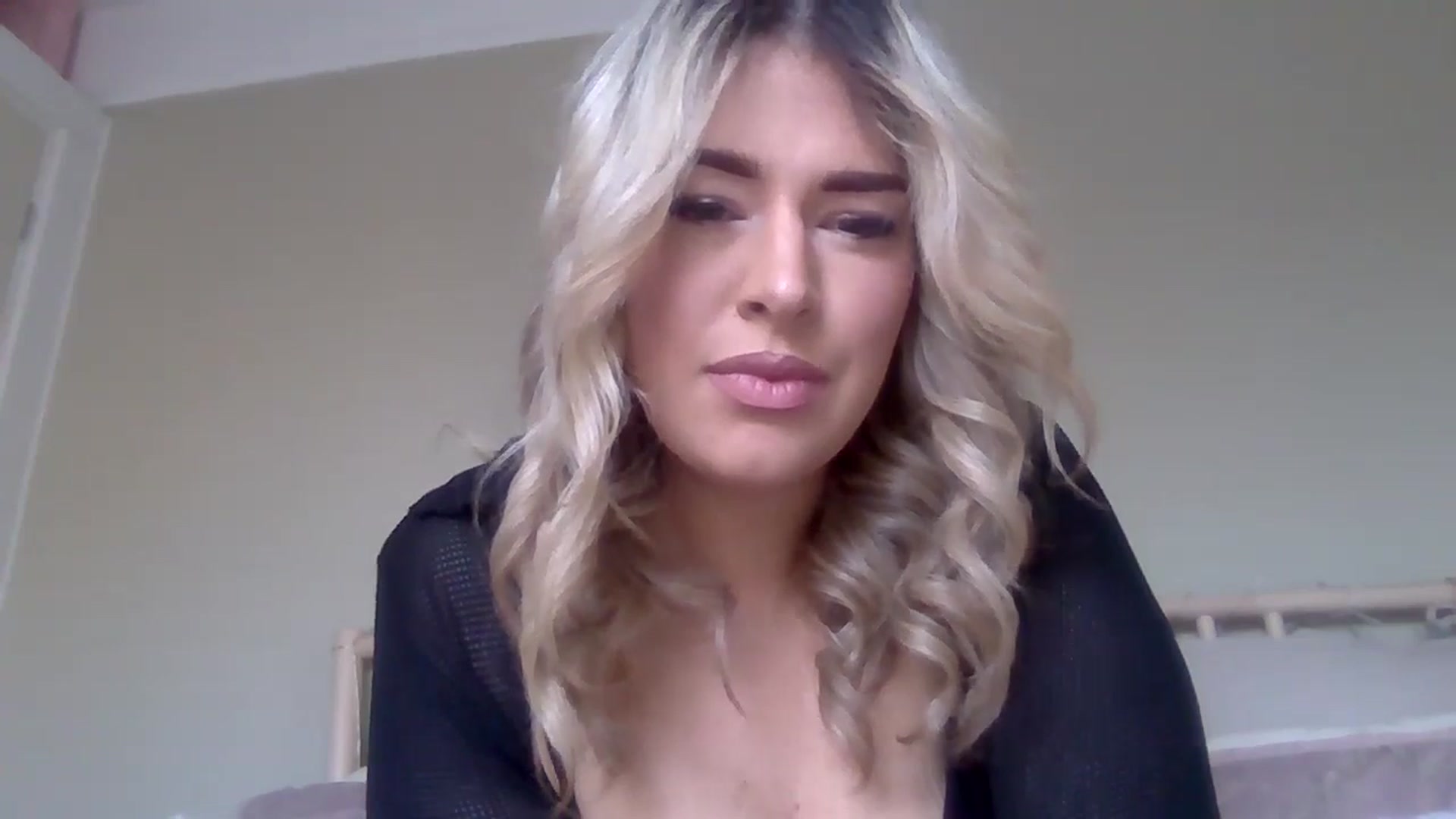 Gallery image thumbnail from Roxy_Reveals's myfreecams stream on, 03/27/2025, 12:20 image 5 of 20