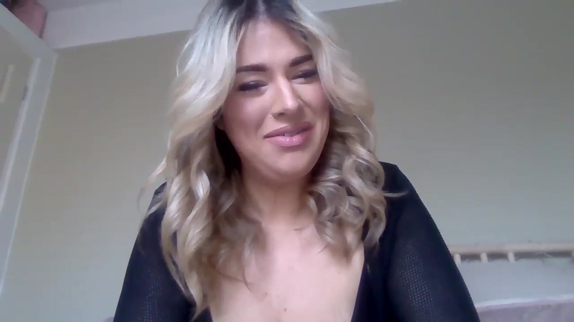 Gallery image thumbnail from Roxy_Reveals's myfreecams stream on, 03/27/2025, 12:20 image 12 of 20