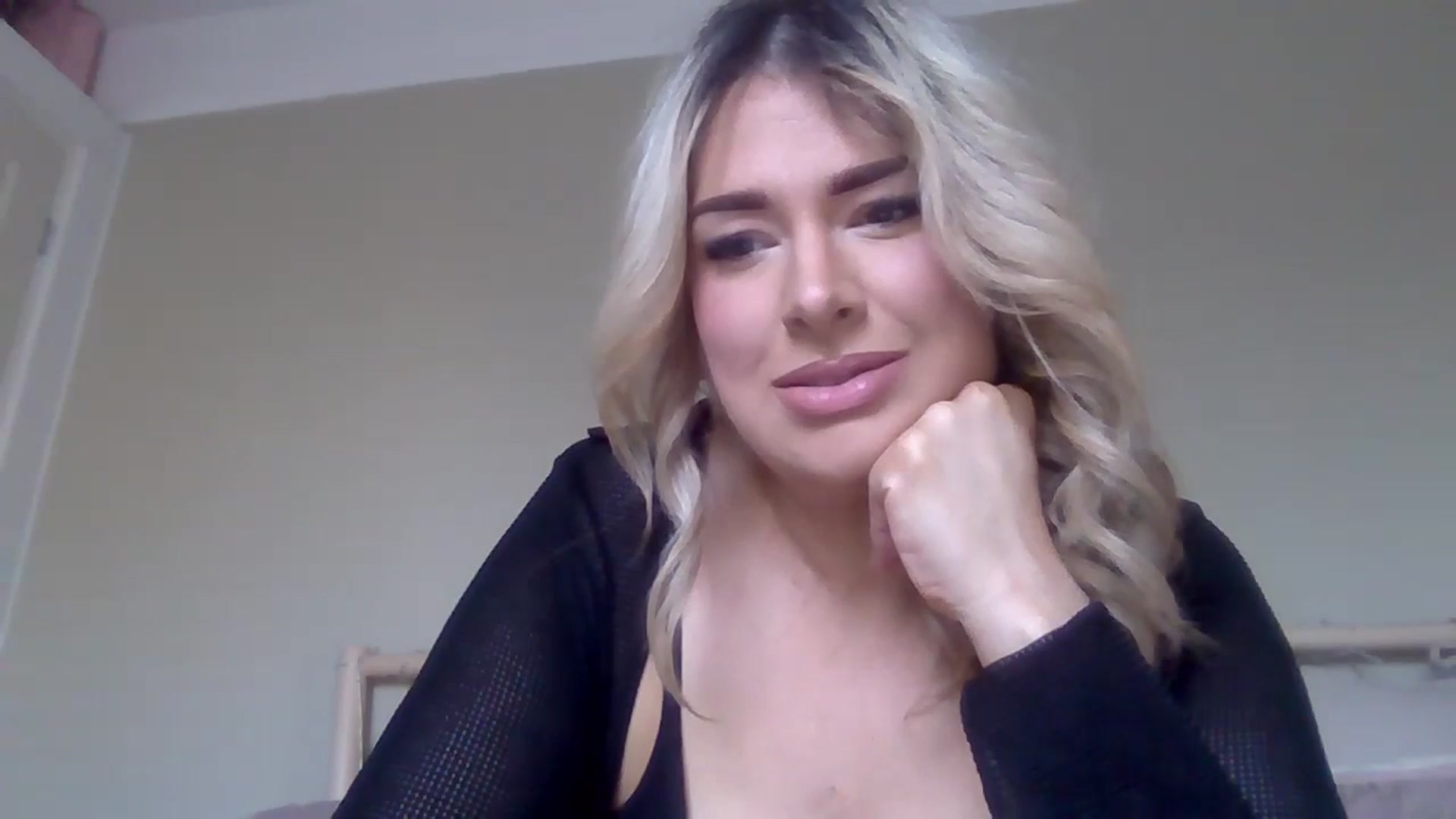 Gallery image thumbnail from Roxy_Reveals's myfreecams stream on, 03/27/2025, 12:20 image 13 of 20