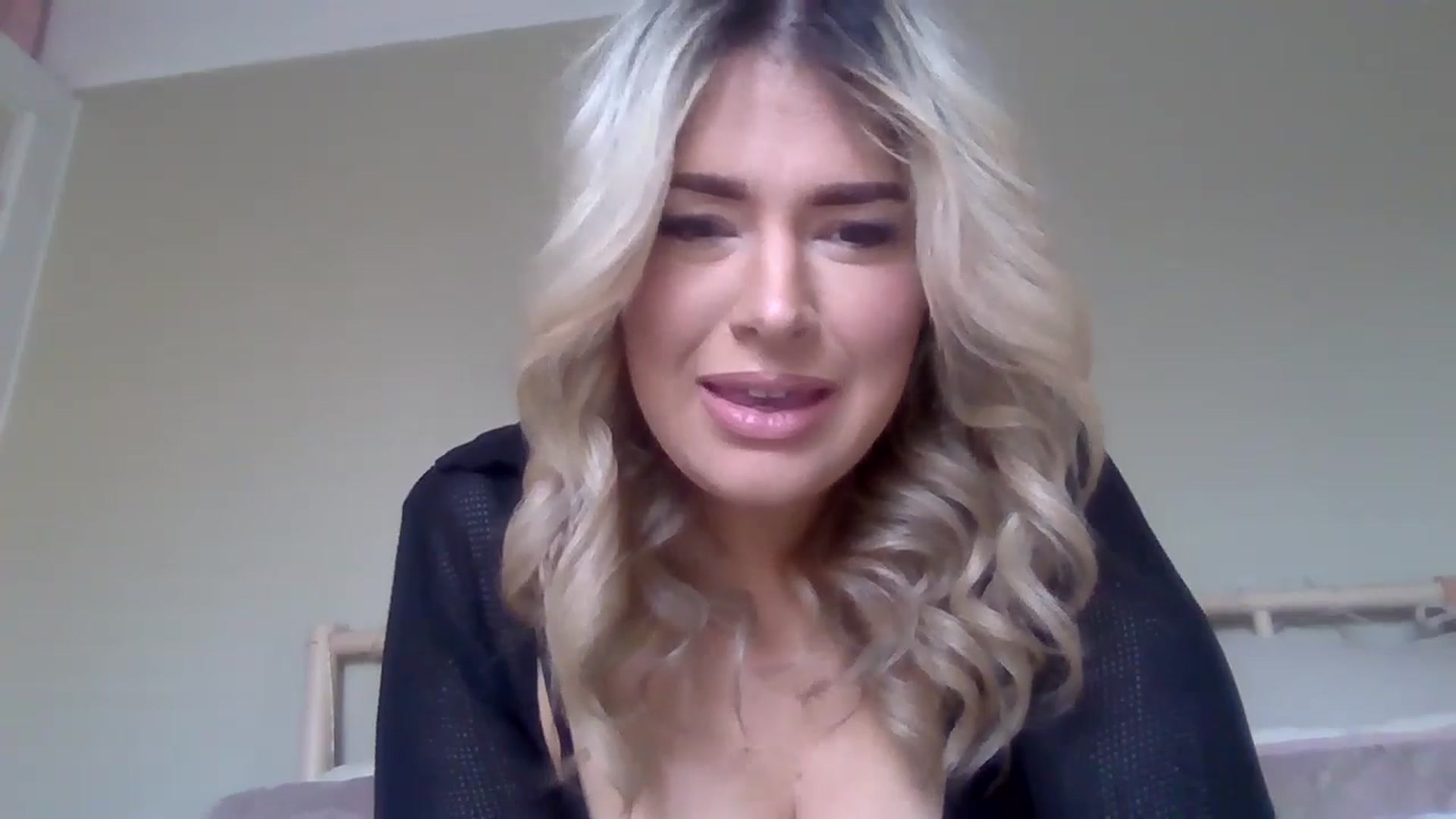 Gallery image thumbnail from Roxy_Reveals's myfreecams stream on, 03/27/2025, 12:20 image 9 of 20