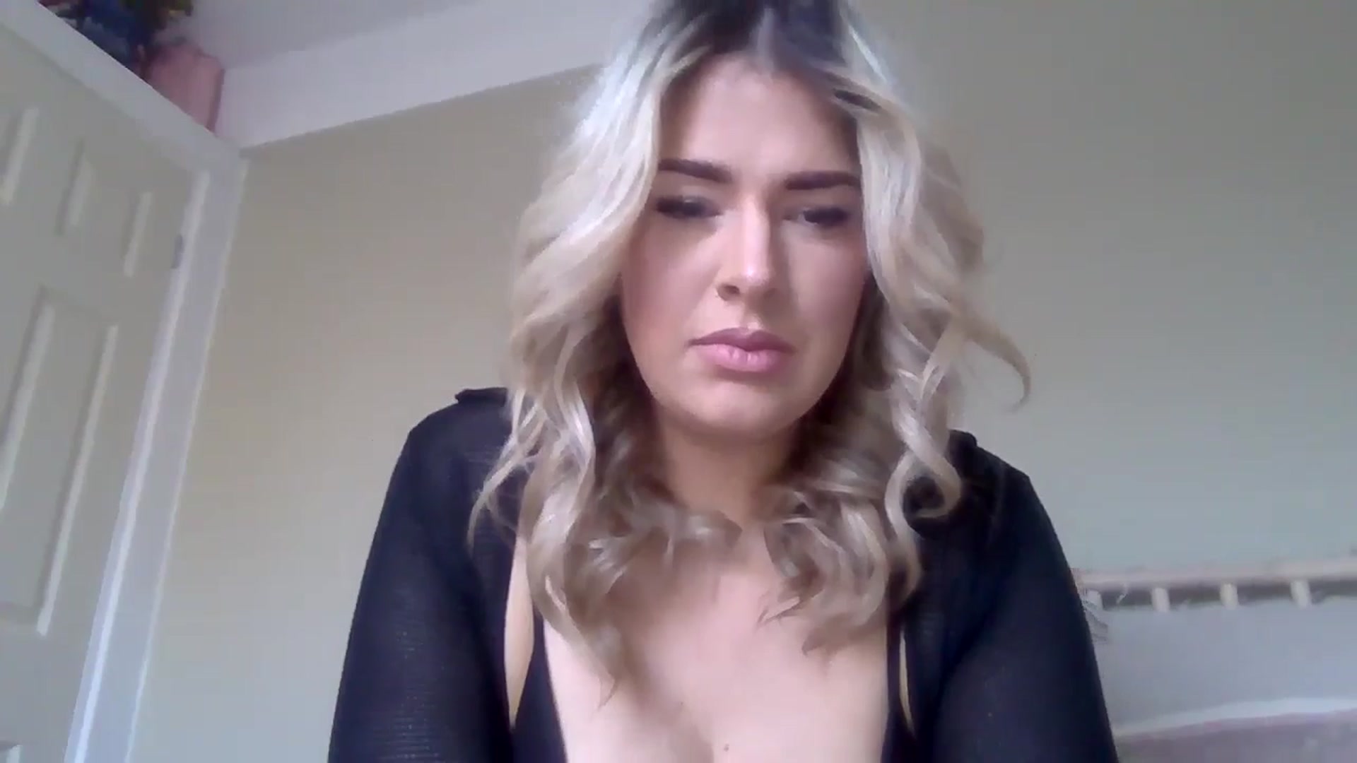 Gallery image thumbnail from Roxy_Reveals's myfreecams stream on, 03/27/2025, 12:55 image 11 of 20