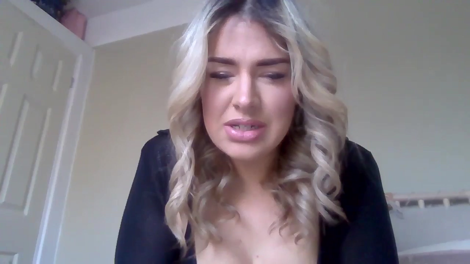 Gallery image thumbnail from Roxy_Reveals's myfreecams stream on, 03/27/2025, 13:25 image 11 of 20