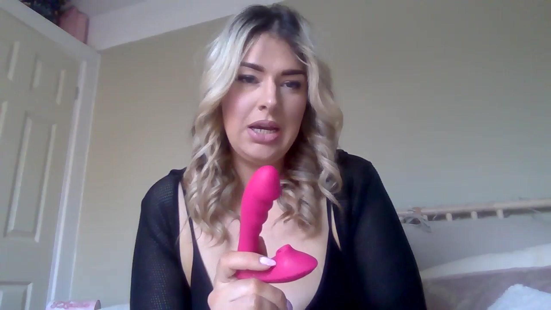 Gallery image thumbnail from Roxy_Reveals's myfreecams stream on, 03/27/2025, 13:25 image 19 of 20