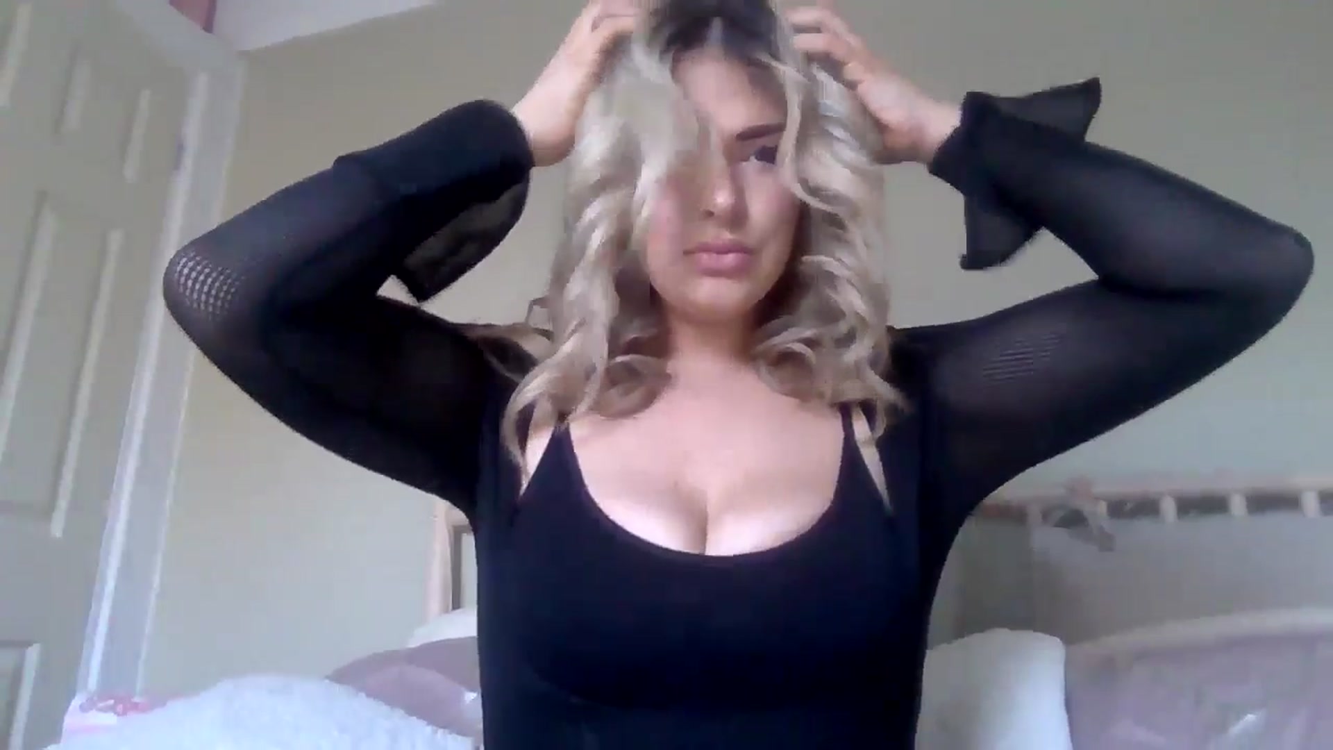 Gallery image thumbnail from Roxy_Reveals's myfreecams stream on, 03/27/2025, 13:25 image 3 of 20
