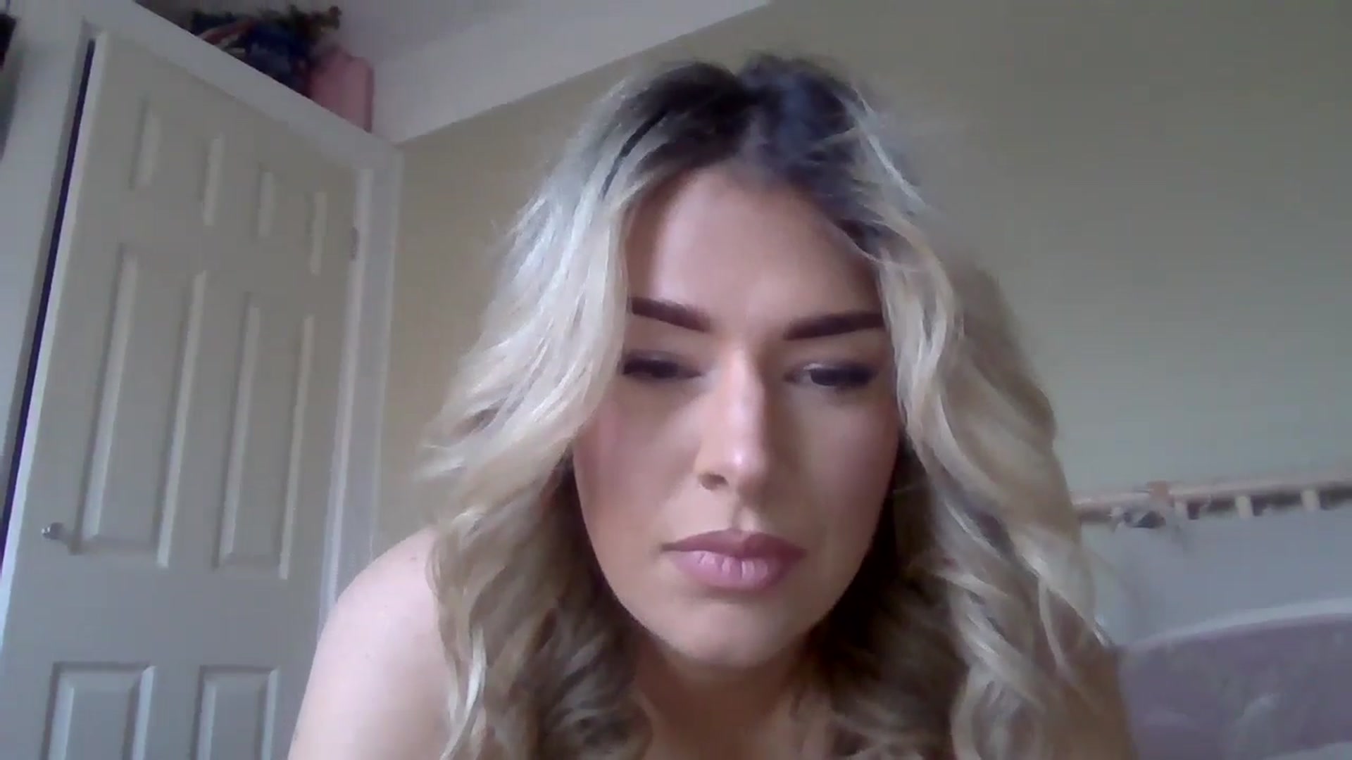 Gallery image thumbnail from Roxy_Reveals's myfreecams stream on, 03/27/2025, 13:25 image 8 of 20
