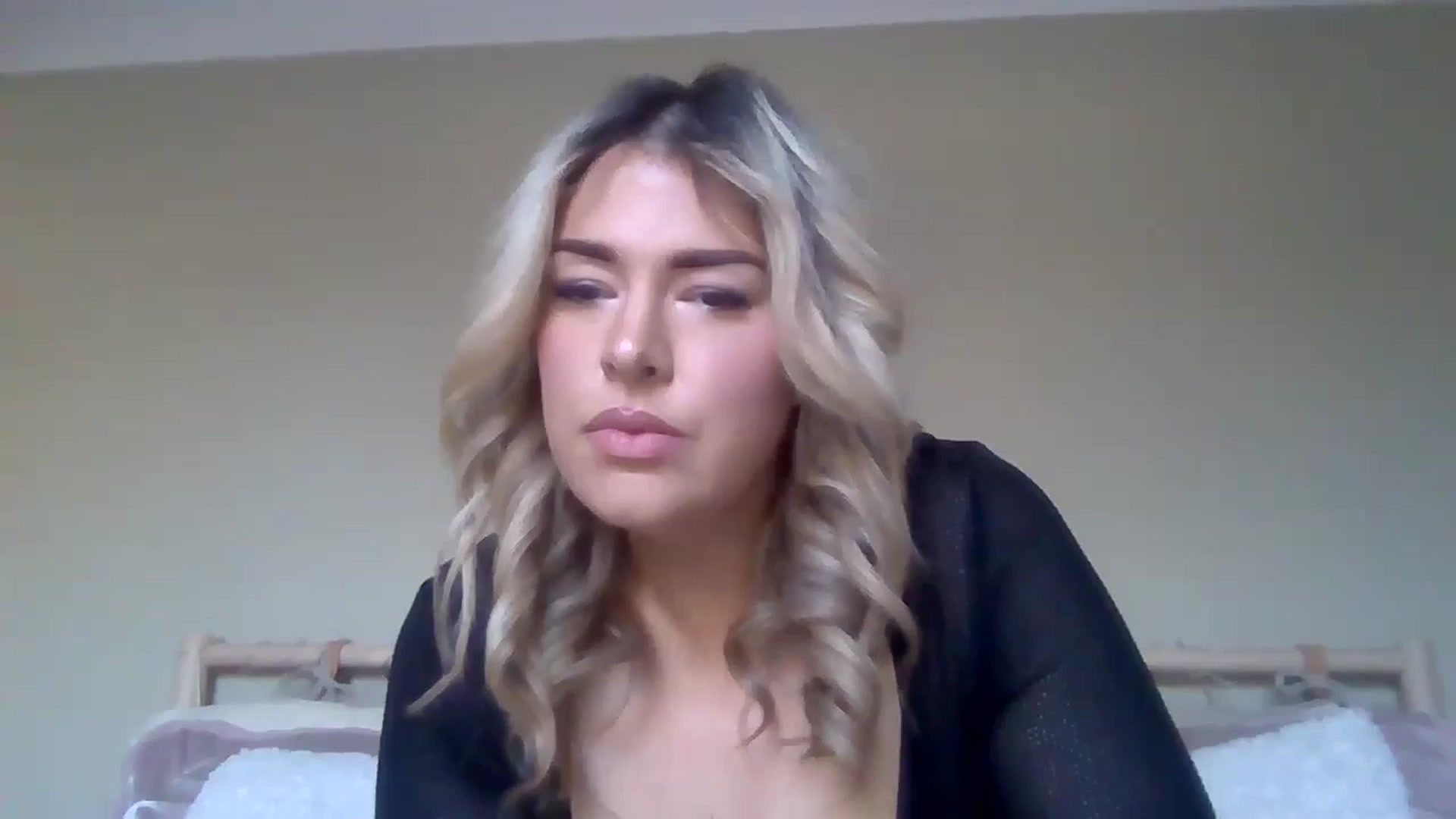 Gallery image thumbnail from Roxy_Reveals's myfreecams stream on, 03/27/2025, 16:54 image 1 of 20