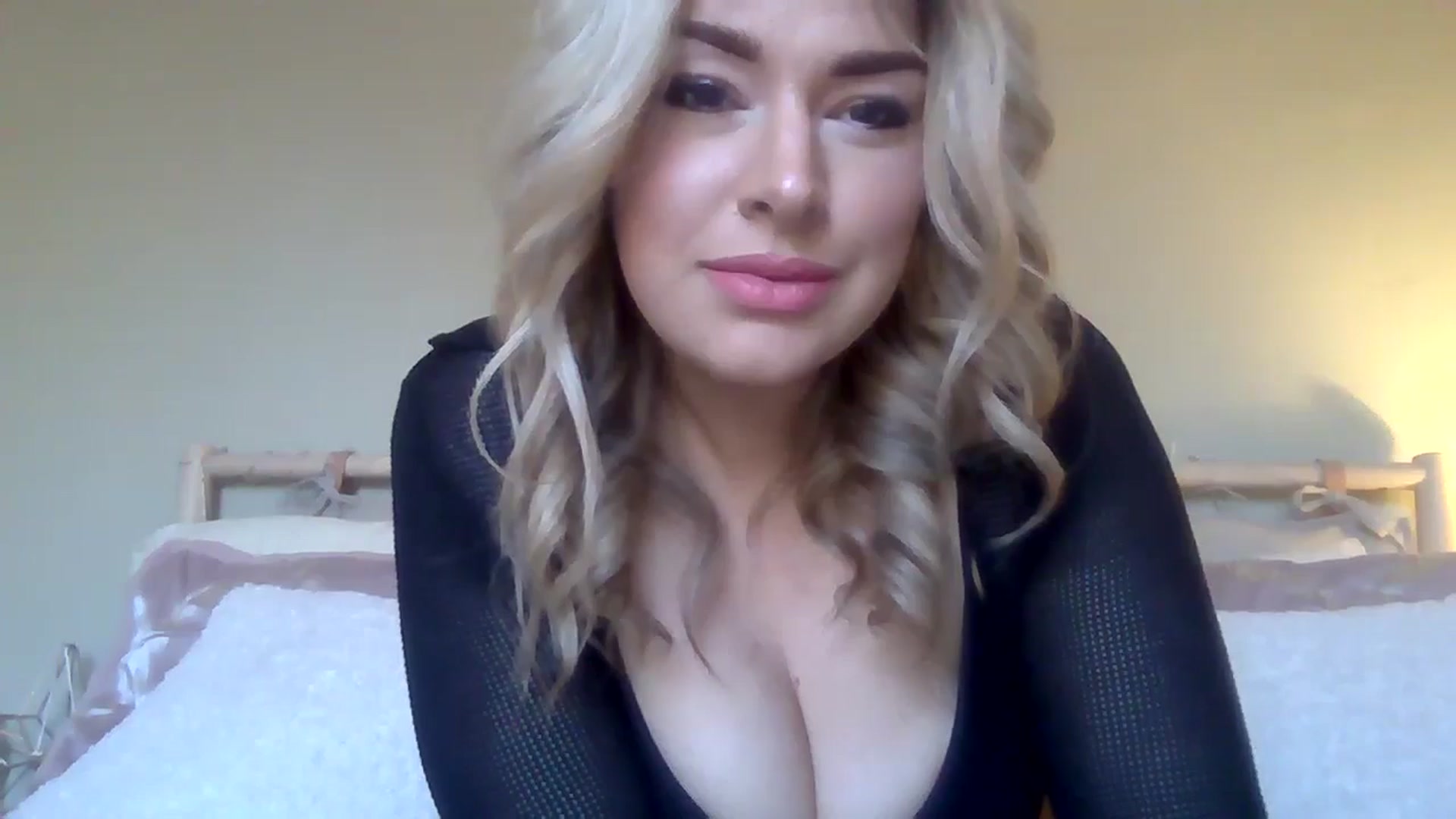 Gallery image thumbnail from Roxy_Reveals's myfreecams stream on, 03/27/2025, 16:54 image 5 of 20
